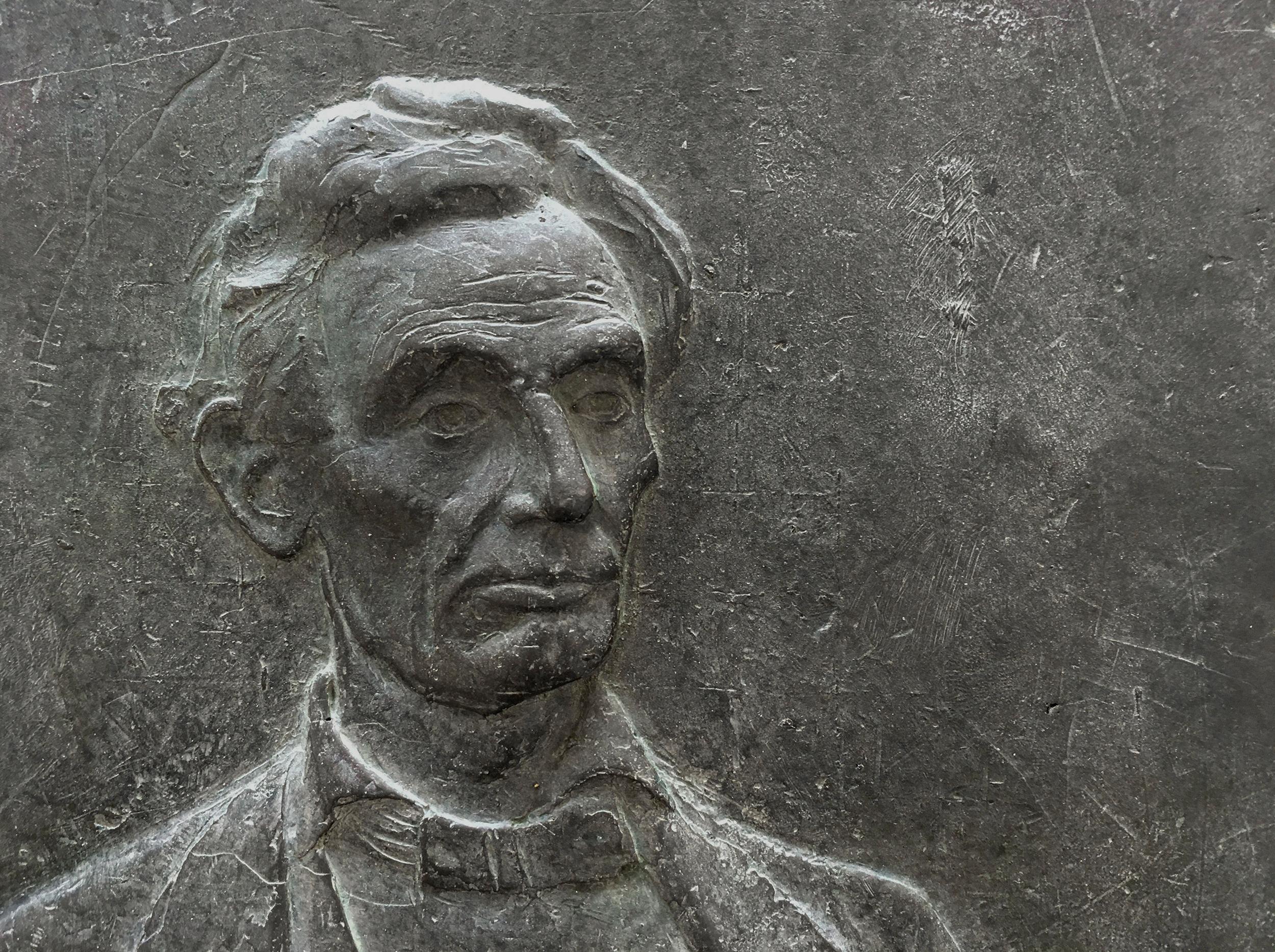 Portrait of Lincoln, bronze relief sculpture by Pedro Quesada Sierra For Sale 1