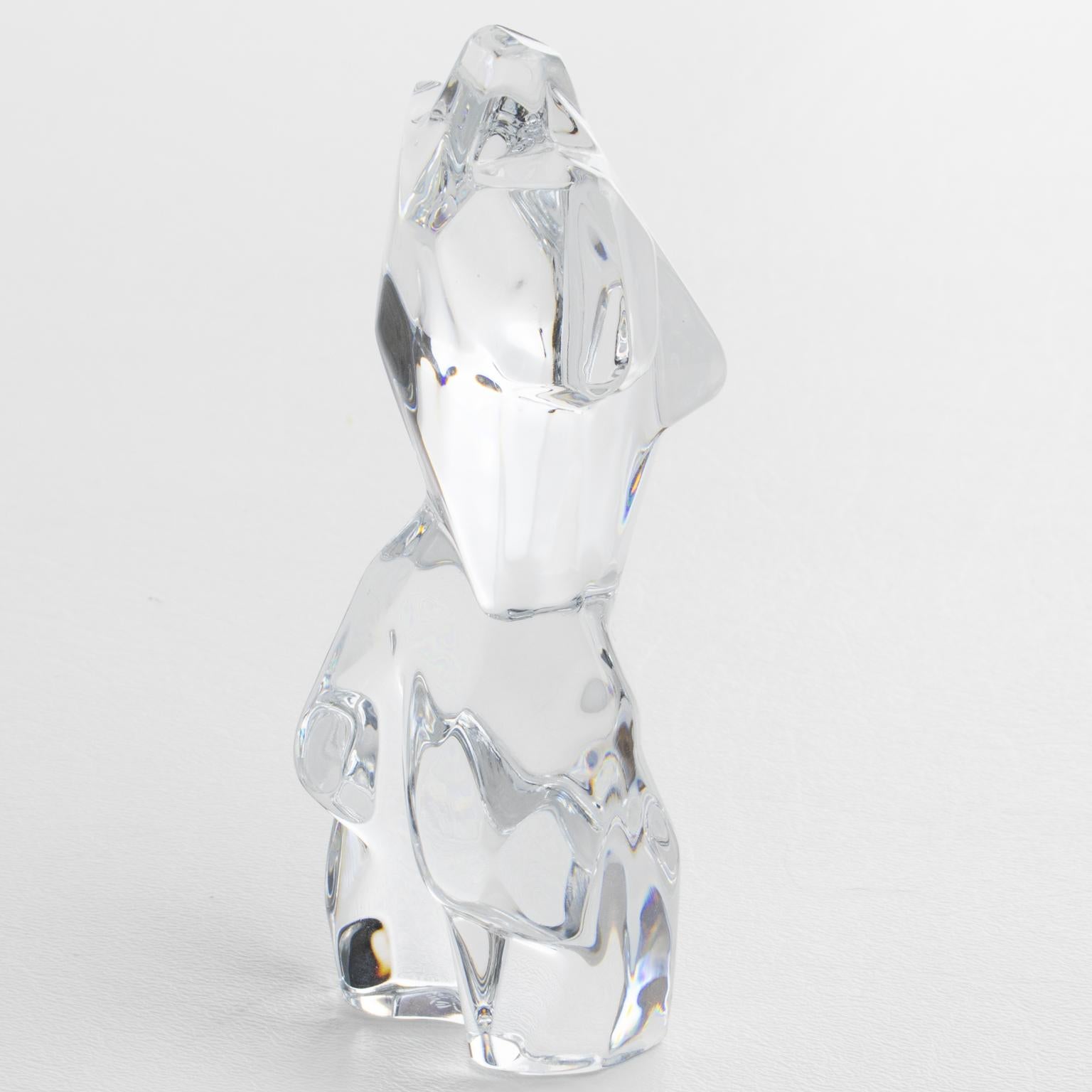 Pisapapeles o escultura de cristal artístico Atenea de Daum Nancy Francia, diseñada por el arquitecto y estadista mexicano Pedro Ramirez Vazquez (1919 - 2013). El impresionante torso femenino facetado de cristal transparente tiene un distintivo