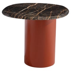 Tavolino rosso Peeble S con piano in marmo