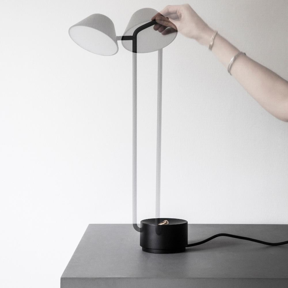 Scandinavian Modern Peek Table Lamp, Black For Sale