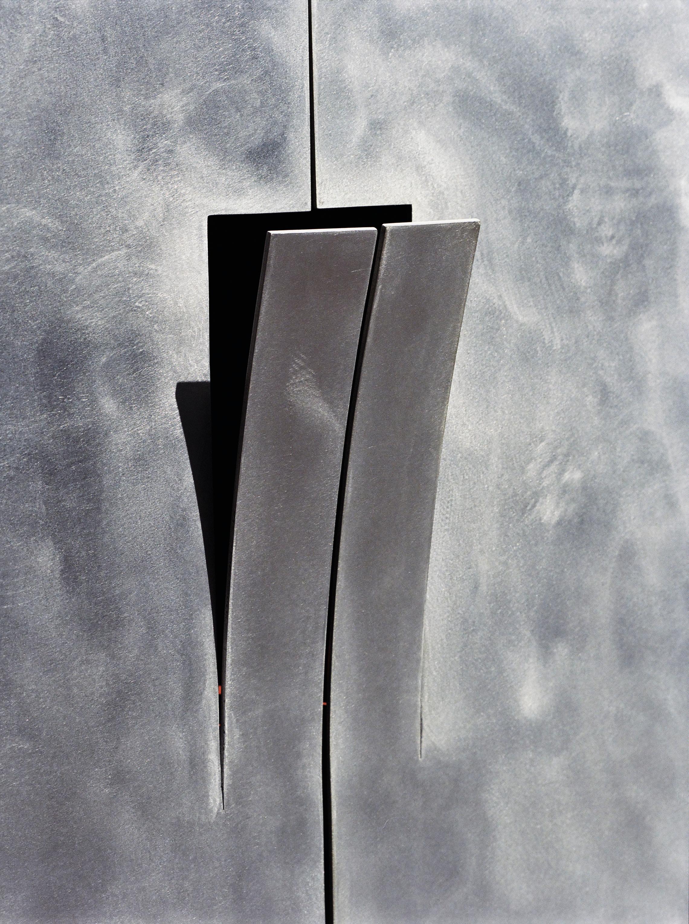 Américain Cabinet Peel en aluminium et Terracota par Estudio Persona  en vente