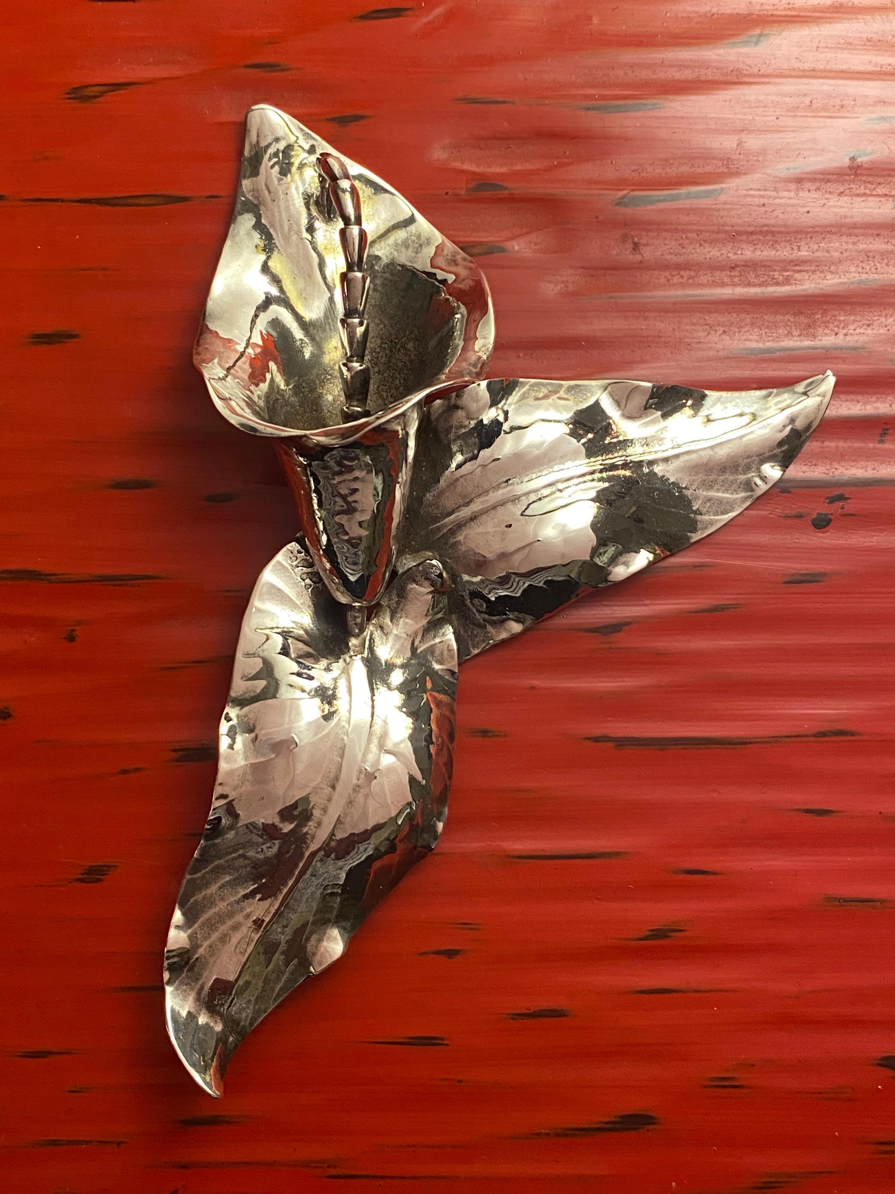 Arts and Crafts Peer Smed Spilla a forma di giglio di Calla in argento Sterling Periodo Arte e Artigianato in vendita