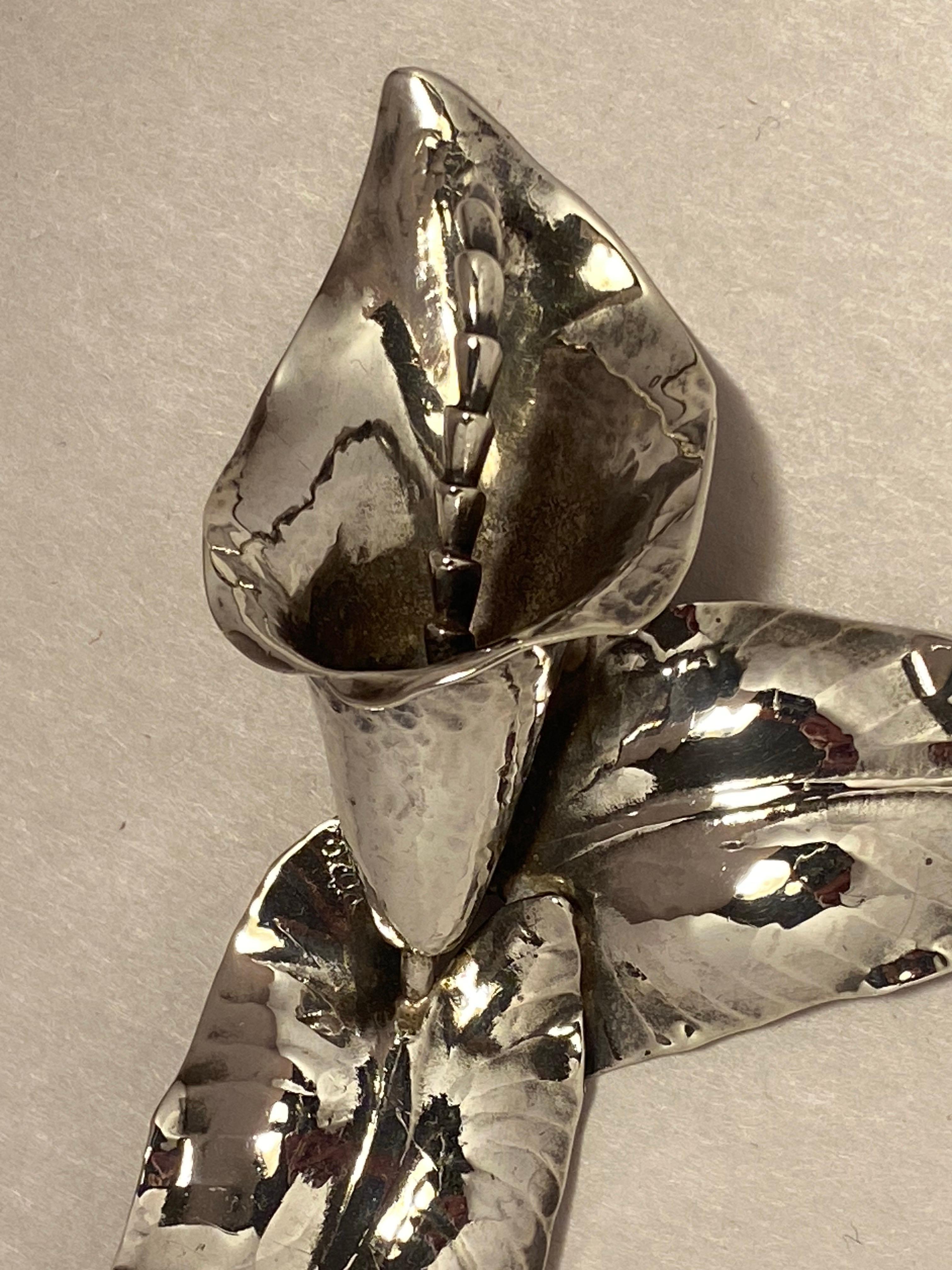 Peer Smed Spilla a forma di giglio di Calla in argento Sterling Periodo Arte e Artigianato In condizioni buone in vendita a Southampton, NJ