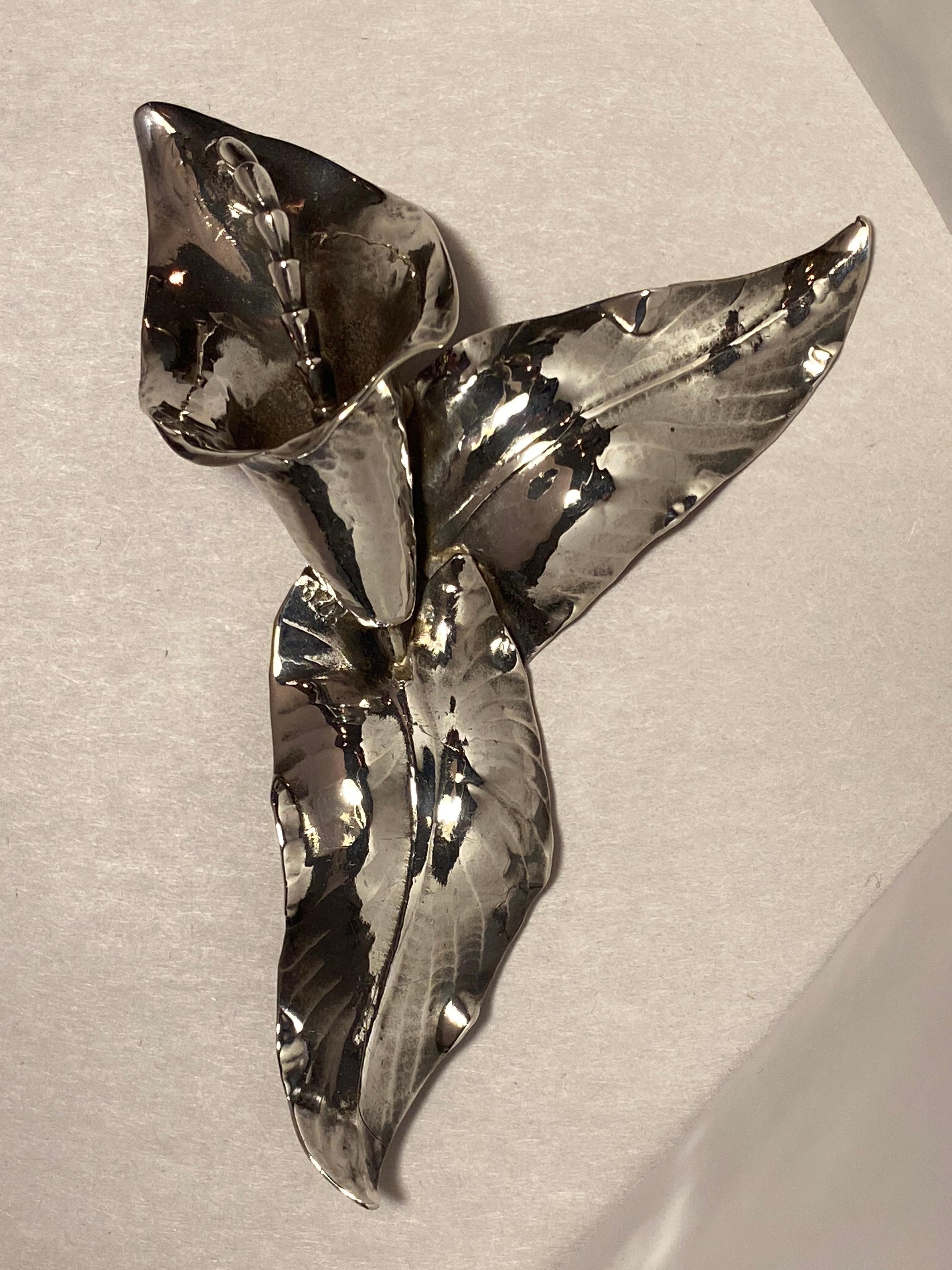 Peer Smed Spilla a forma di giglio di Calla in argento Sterling Periodo Arte e Artigianato in vendita 1