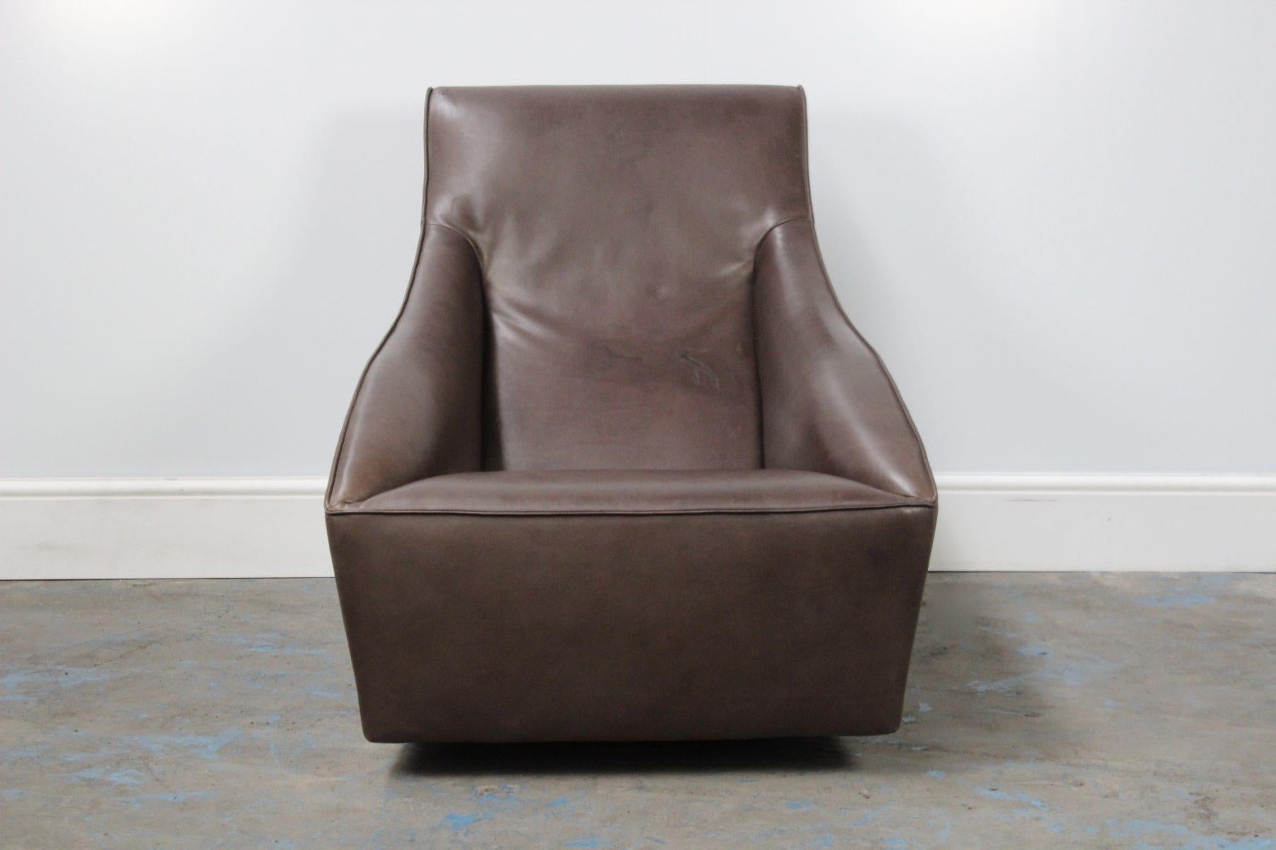 On offer on this occasion is a superb, beautifully-presented example of the iconic “Doda” Rotating/Swivel Armchair in a stunning Dark Brown Leather, manufactured by the leading Italian Furniture House, Molteni & C.

As you will no doubt be aware