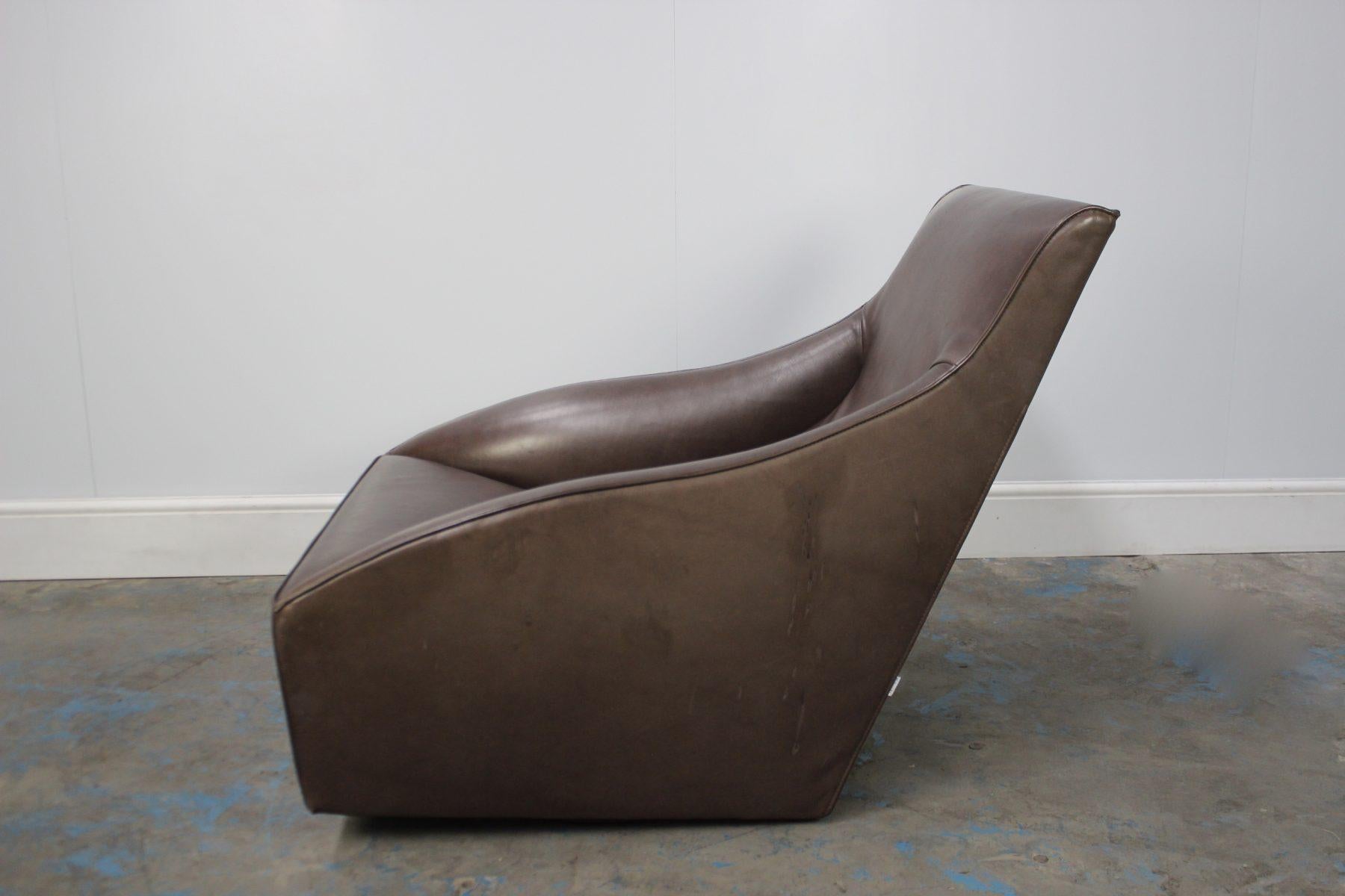 Peerless Molteni & C “Doda” Armchair in Dark Brown Leather For Sale 1