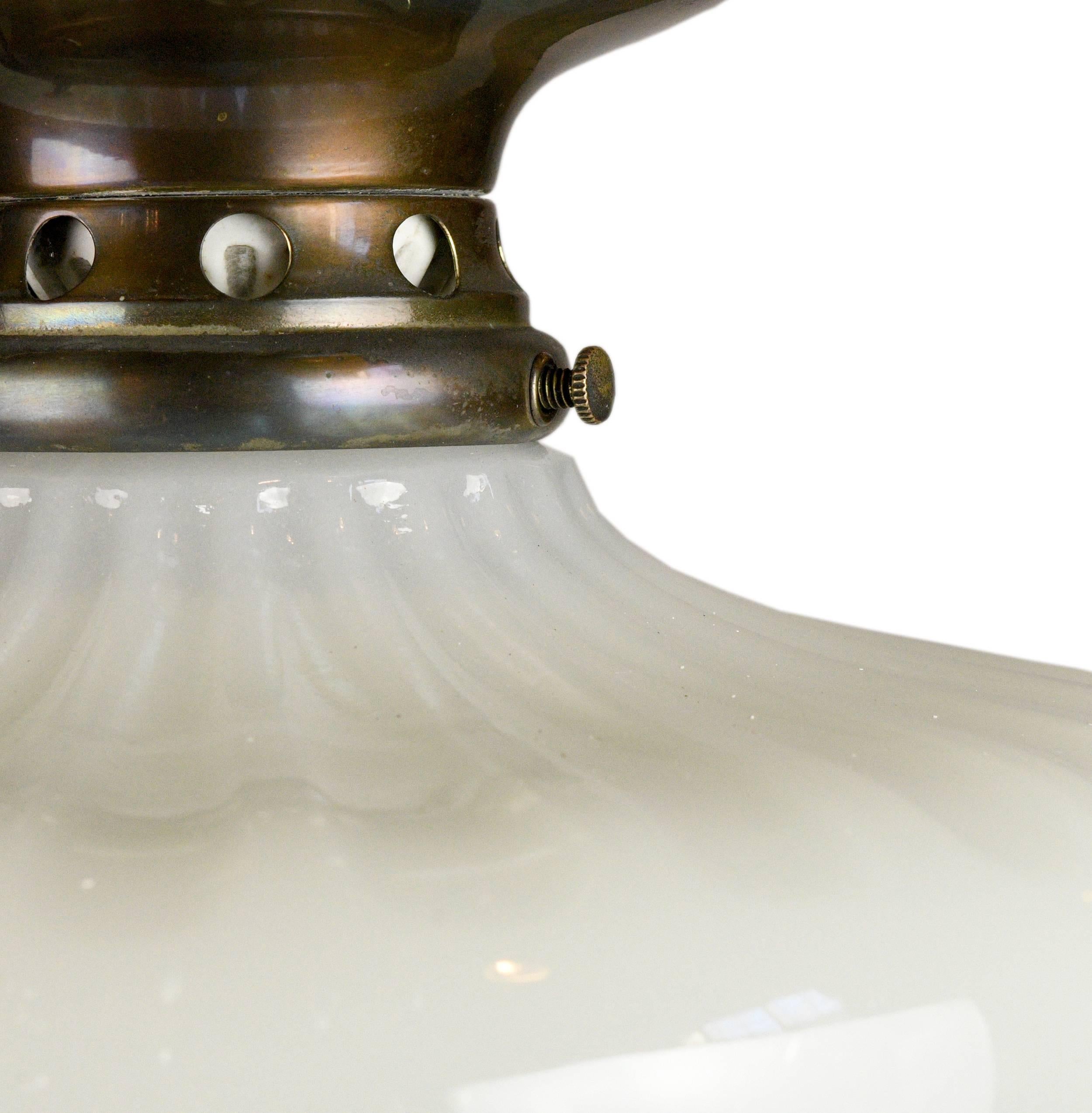 Américain Peerlite Flush Mount avec abat-jour en verre de lait
