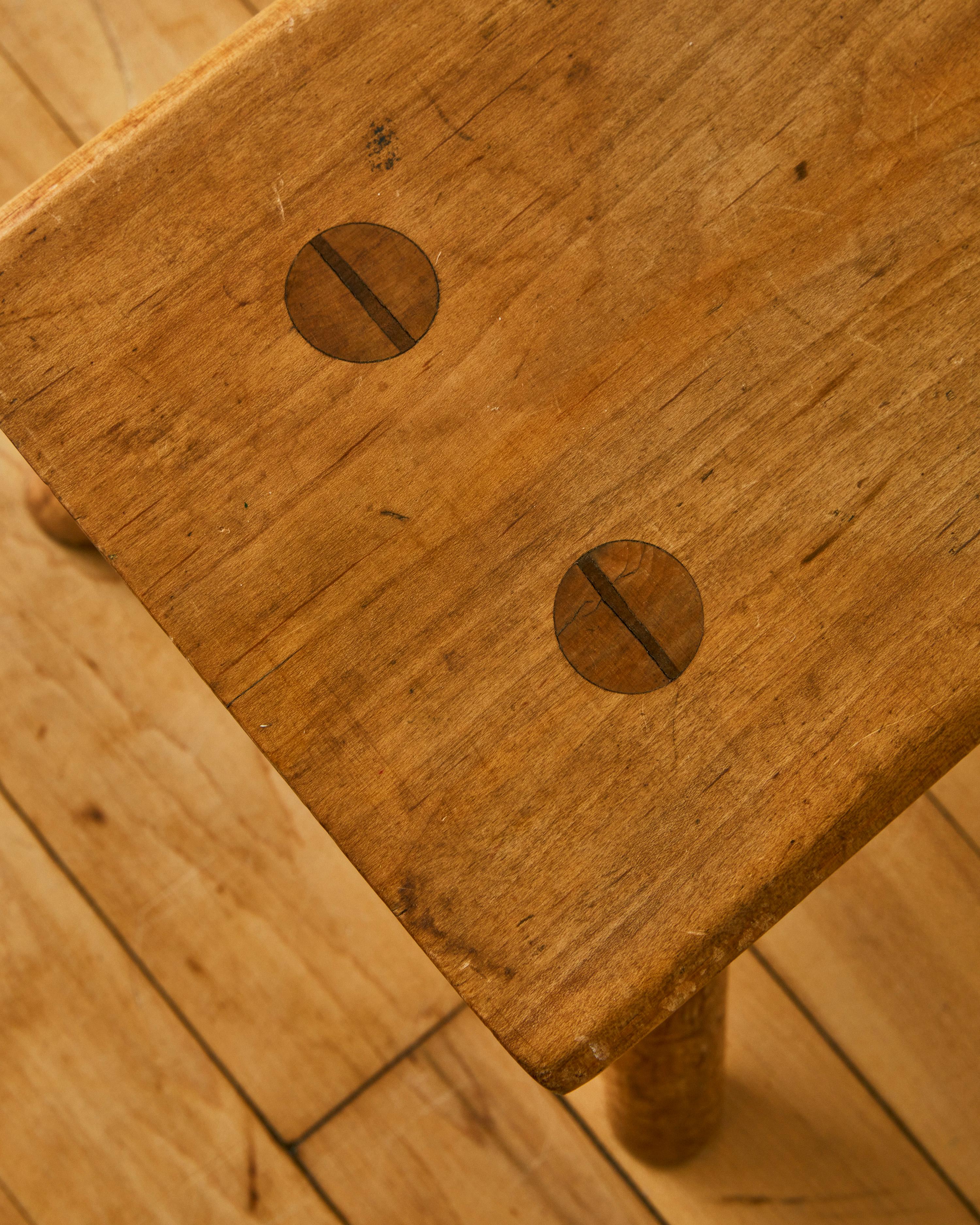 20ième siècle Tabouret de traite en forme de patte de pingouin en vente