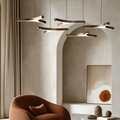 Pegaso S1 – Dreieckige Pendelleuchte aus Bronze und Aluminium