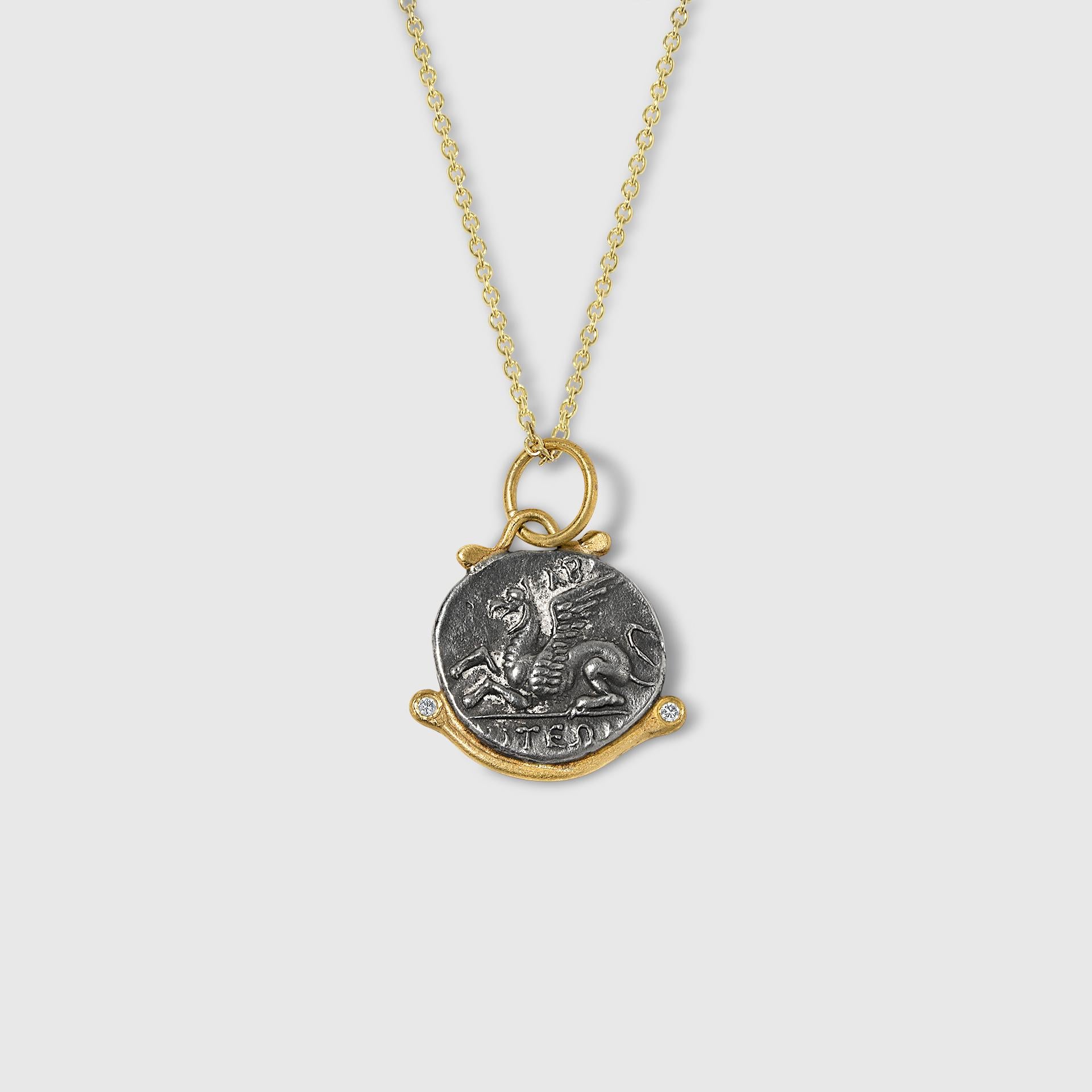 Contemporaneo Amuleto Charm Pegasus Coin con diamanti, oro e argento 24kt in vendita