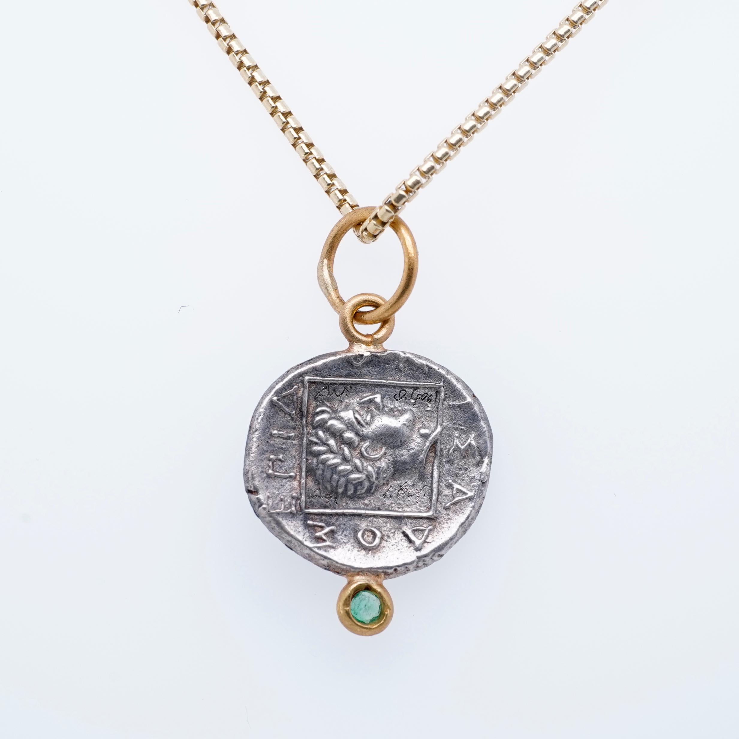 Pegasus Münzanhänger mit Smaragd, 24-karätigem Gold und Silber von Prehistoric Work im Zustand „Neu“ in Bozeman, MT