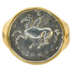Pegasus Geflügeltes Pferd Weißer Stallion Münzring mit Diamanten, 24K Gold & Silber