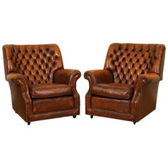 Pegasus, vertrieben von Harrods Monk Chesterfield, Paar Ledersessel