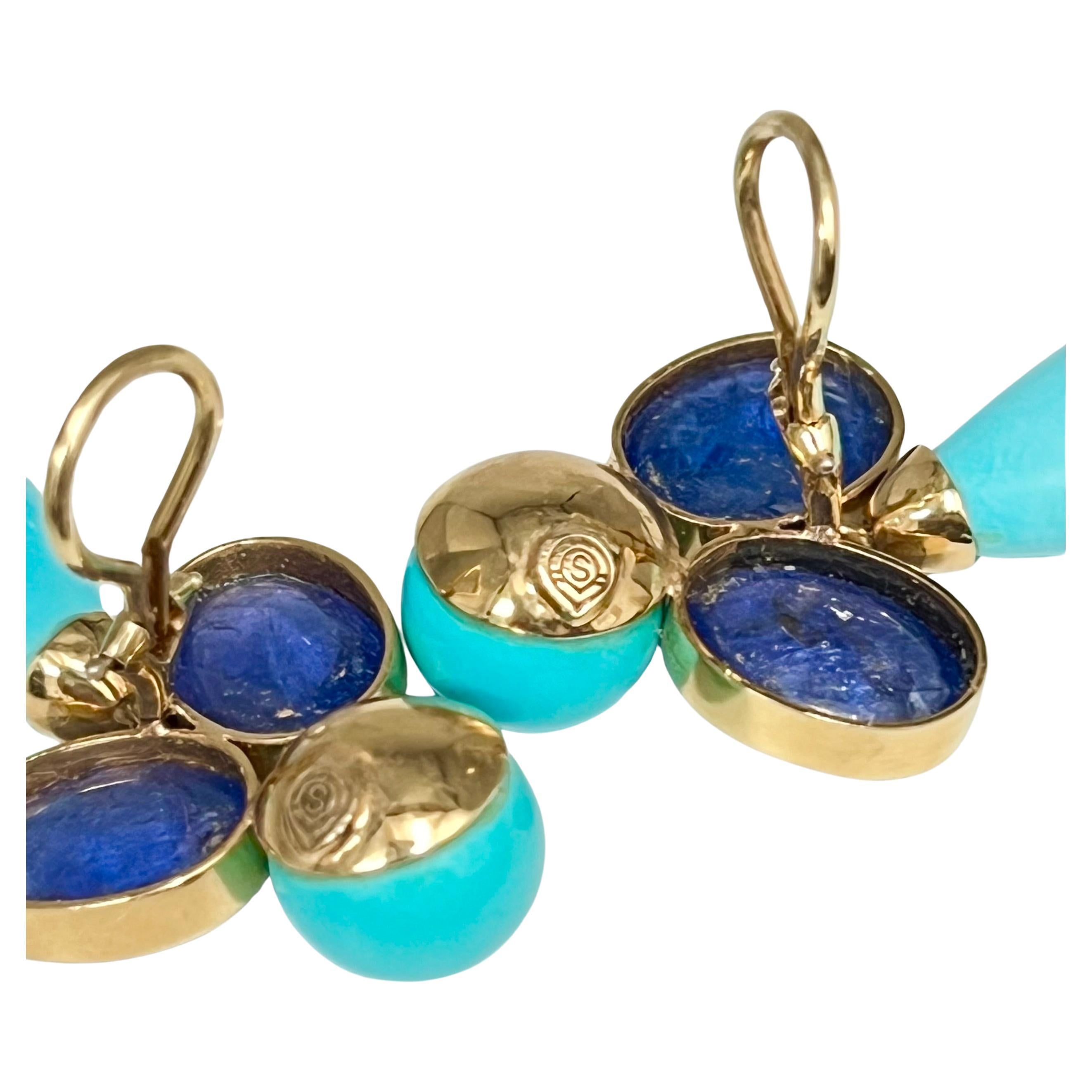 Moderno Orecchini a goccia Peggy Guinness in oro giallo 18k con turchese e tanzanite in vendita