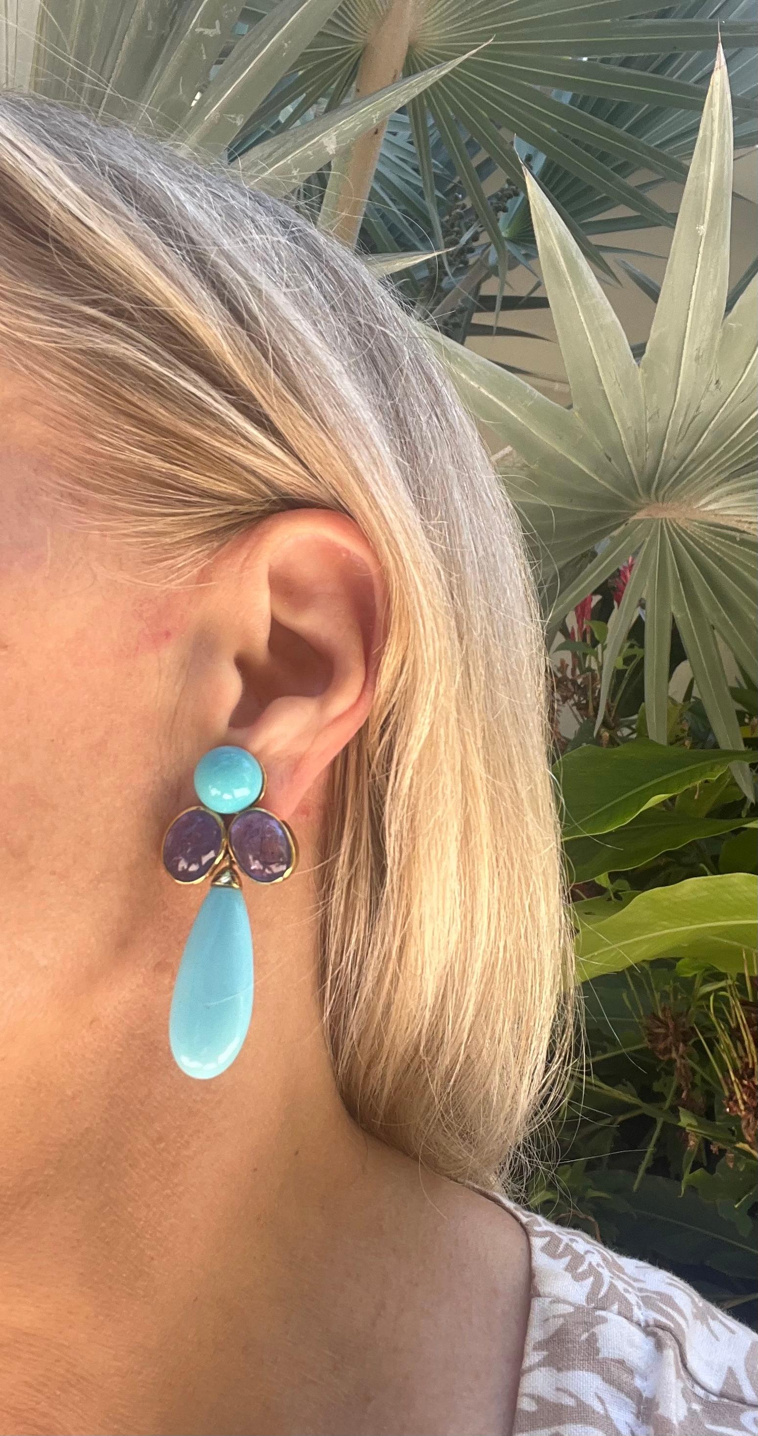 Donna Orecchini a goccia Peggy Guinness in oro giallo 18k con turchese e tanzanite in vendita