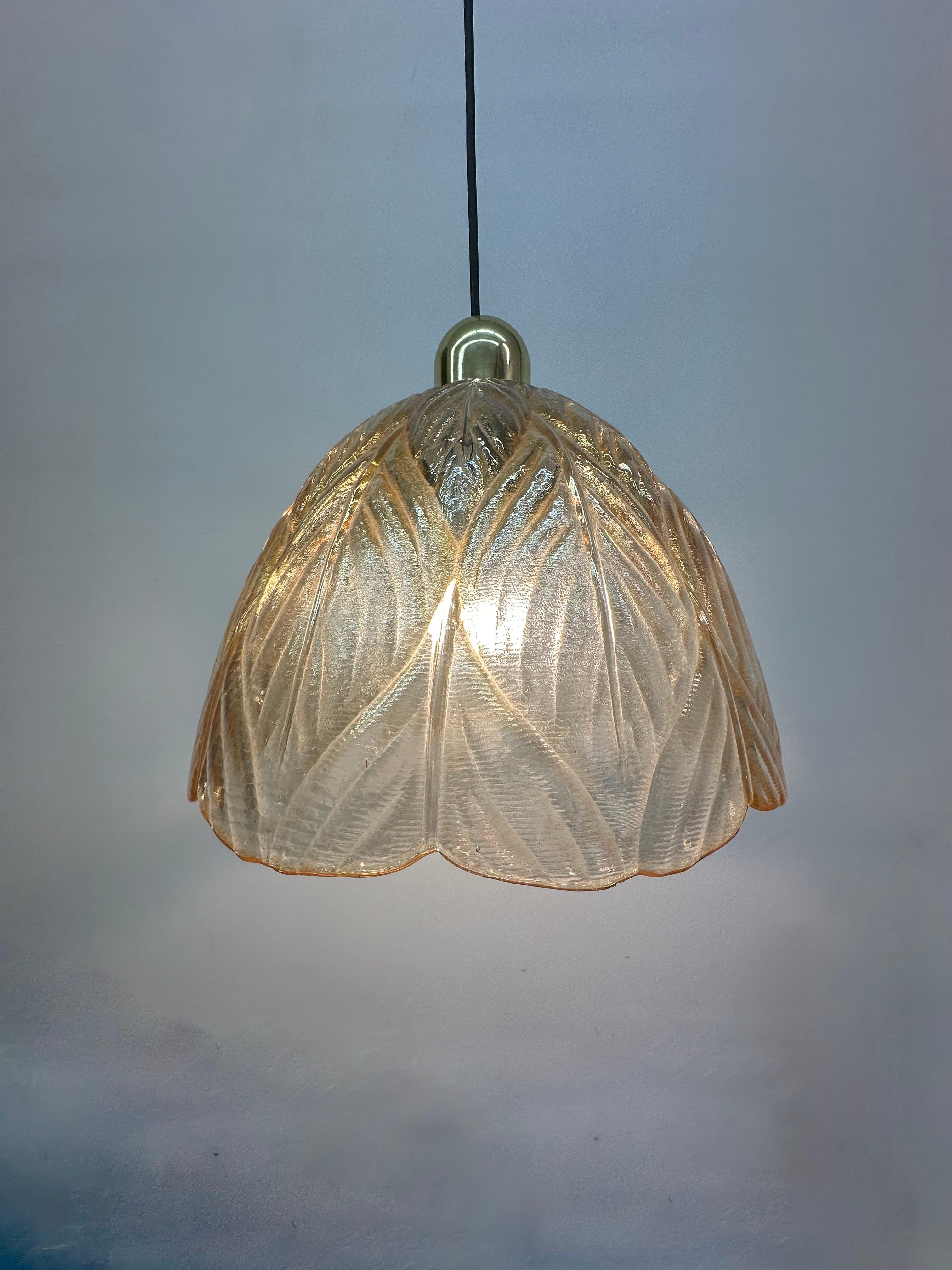 Lampada a sospensione a foglie in vetro di Peil & Putzer, anni '70 in vendita 4