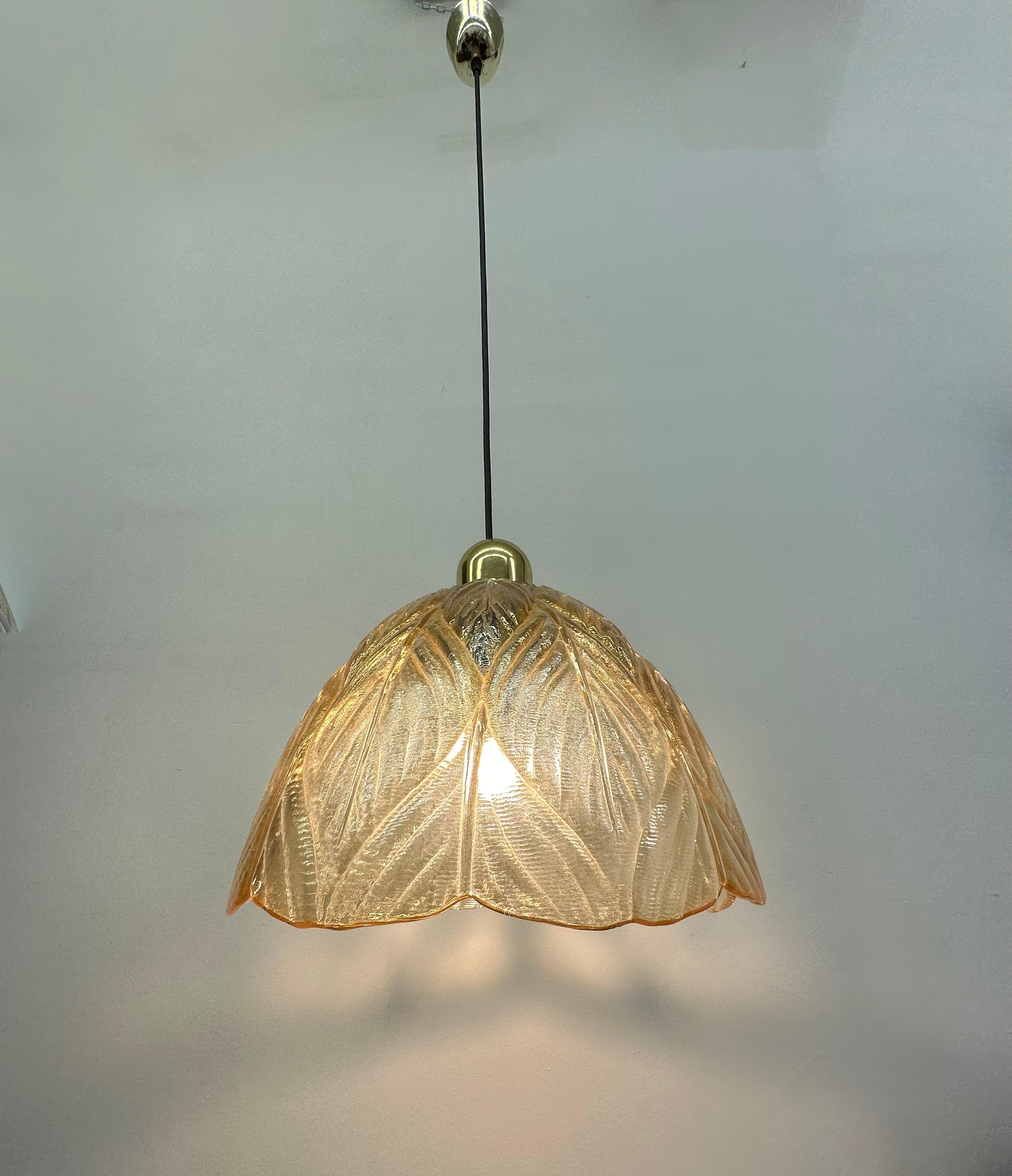Peil & Putzer glass leaf hanging lamp , 1970’s In Good Condition For Sale In Delft, NL