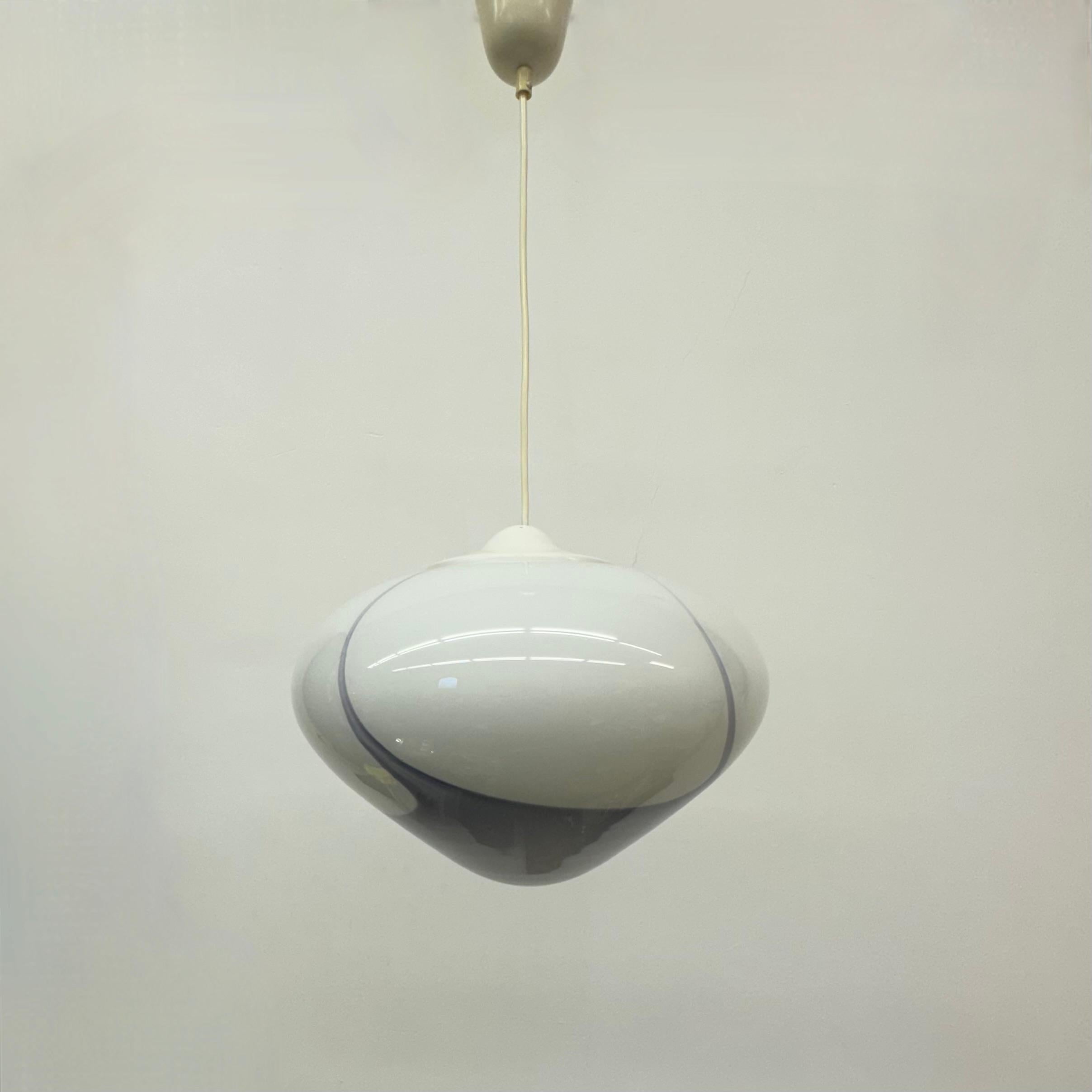 Peil & Putzer hanging lamp , 1970’s

Dimensions: 95H , 35cm diameter
Condition: Good
Material: Glass, metal