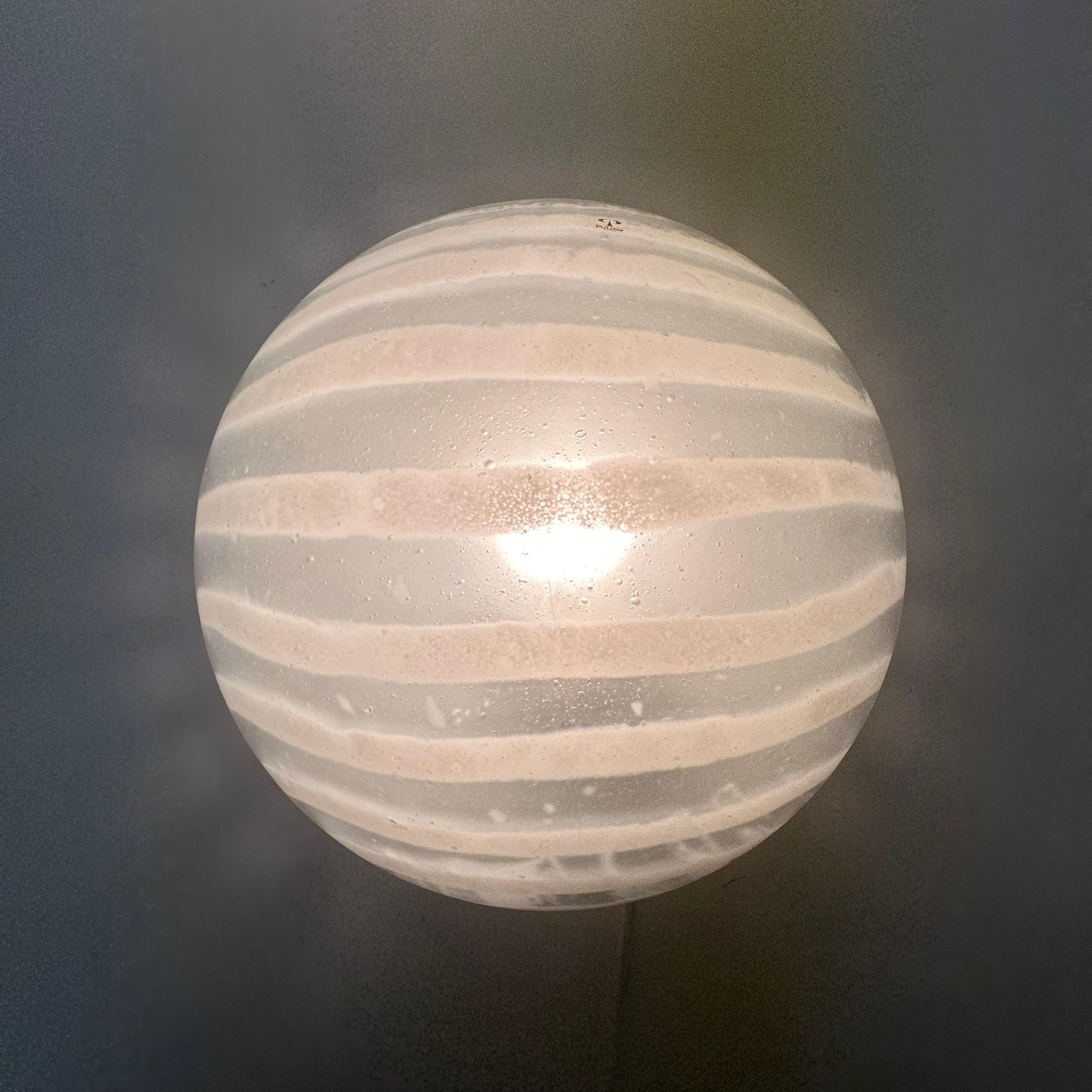 Peil & Putzler Glas-Unterputz-/Wandleuchte 'Zebra', 1970er Jahre Deutschland (Metall) im Angebot