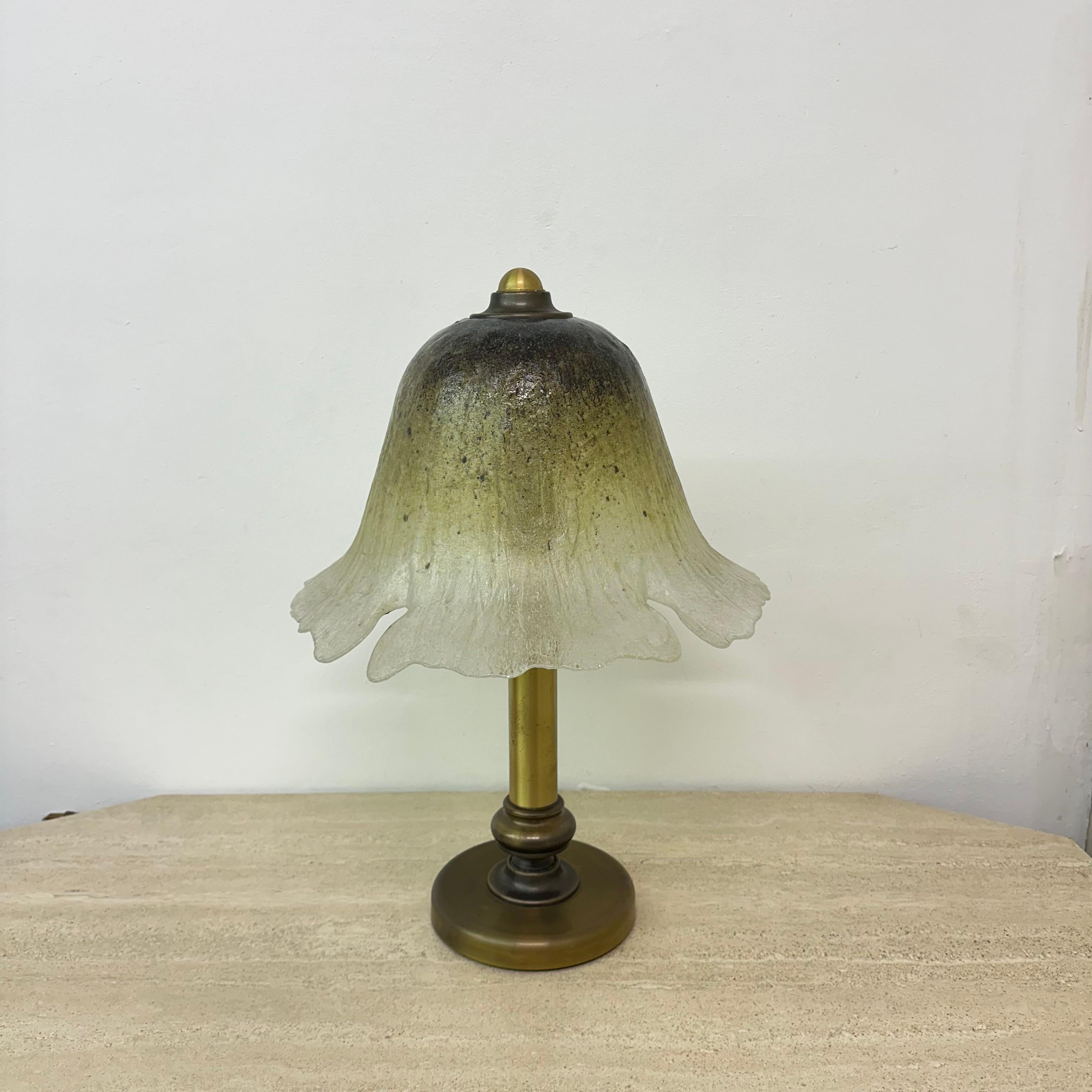 Lampe de table en verre Peil & Putzler avec base en laiton, 1970 en vente 3