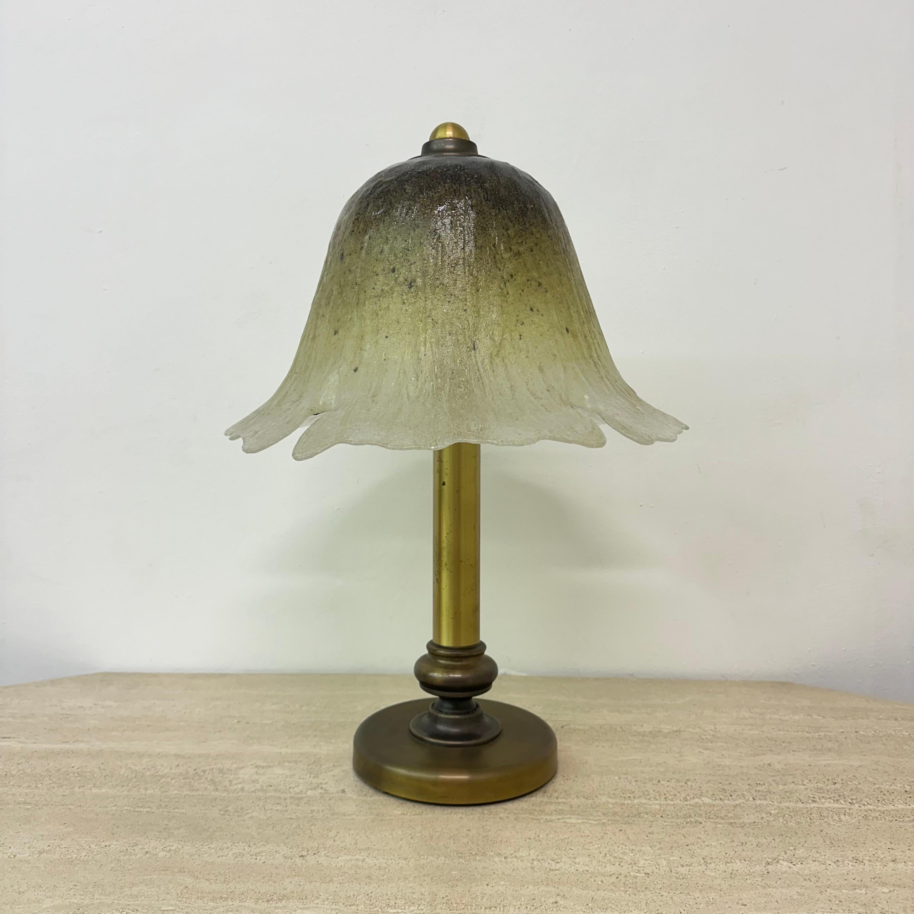 Lampe de table en verre Peil & Putzler avec base en laiton, 1970 en vente 4