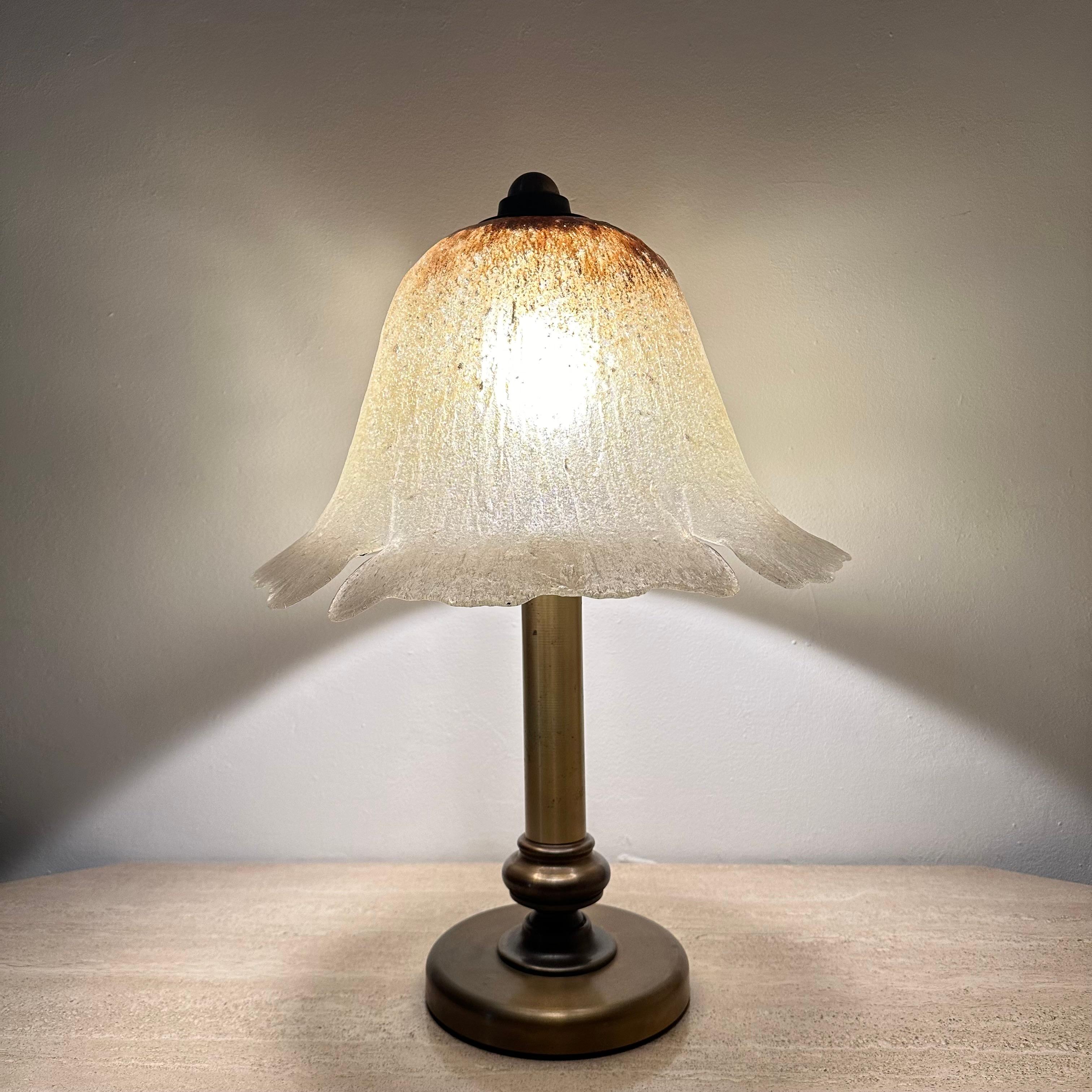 Lampe de table en verre Peil & Putzler avec base en laiton, 1970 en vente 6