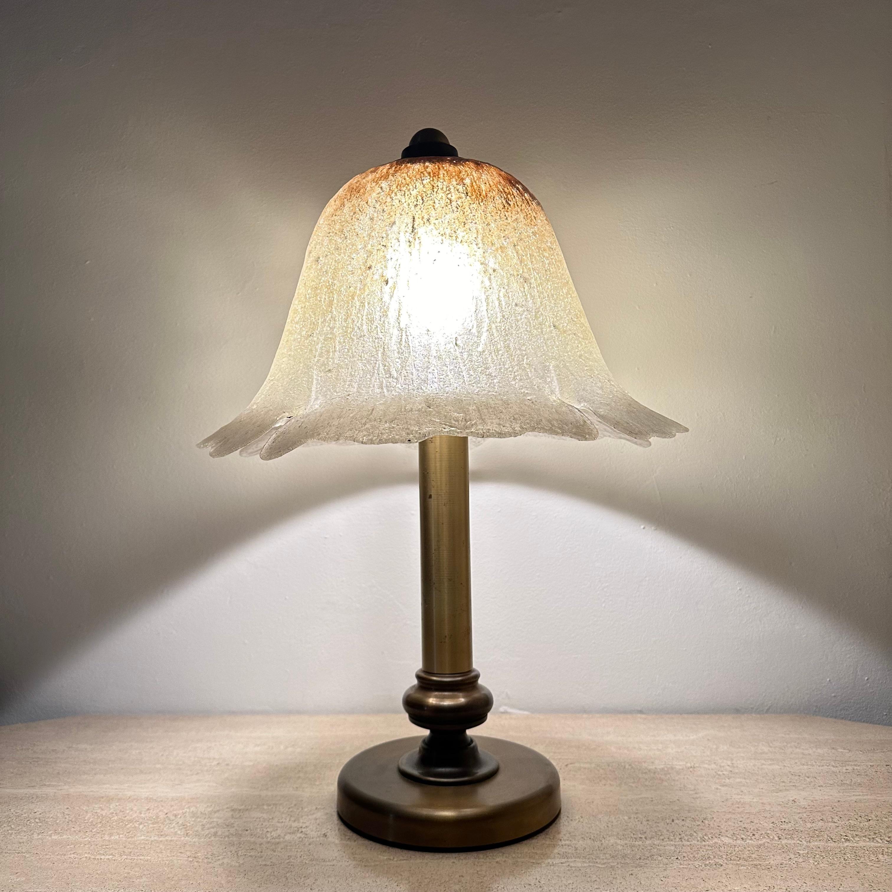 Lampe de table en verre Peil & Putzler avec base en laiton, 1970 en vente 7