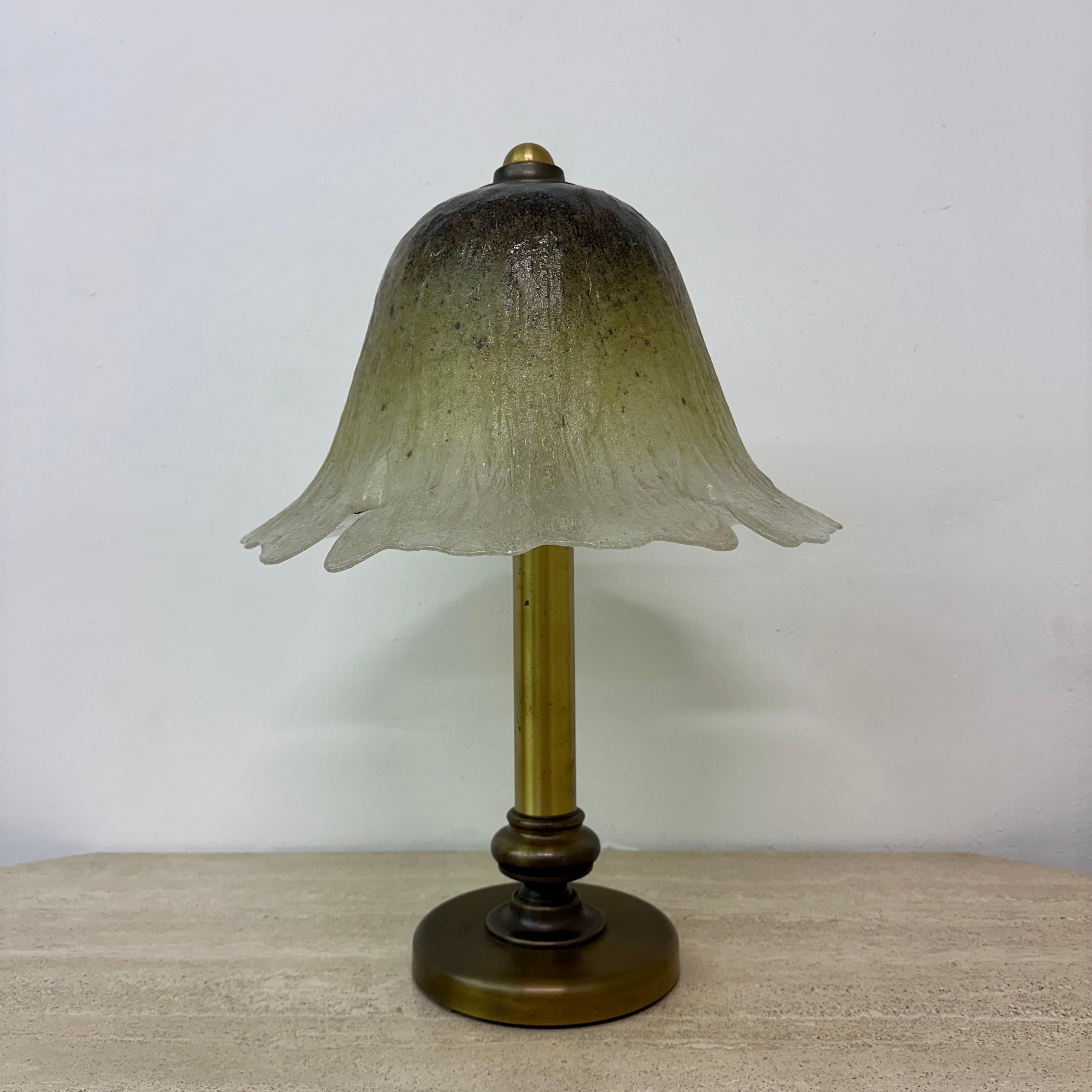 Fin du 20e siècle Lampe de table en verre Peil & Putzler avec base en laiton, 1970 en vente