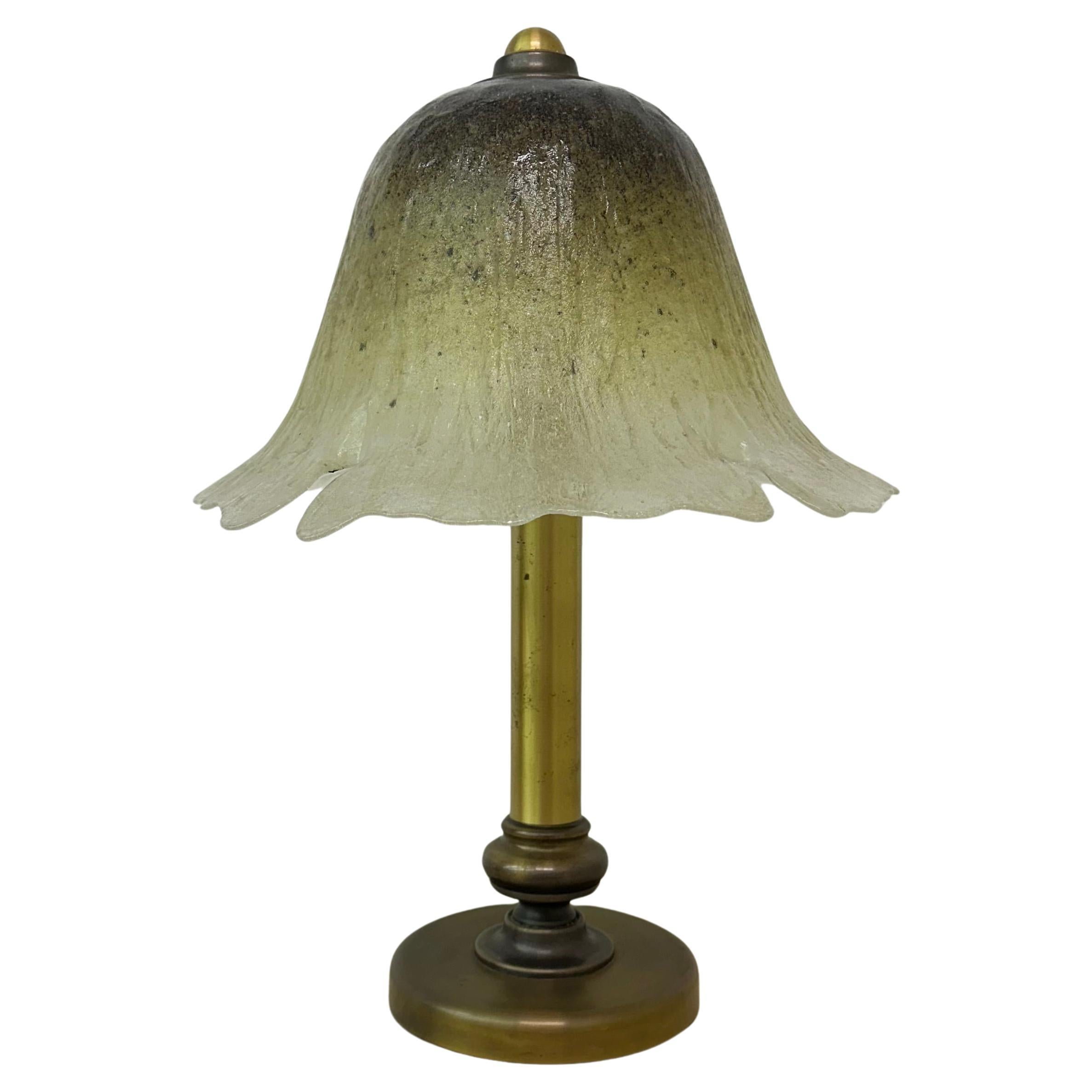 Lampada da tavolo in vetro Peil & Putzler con base in ottone , anni '70