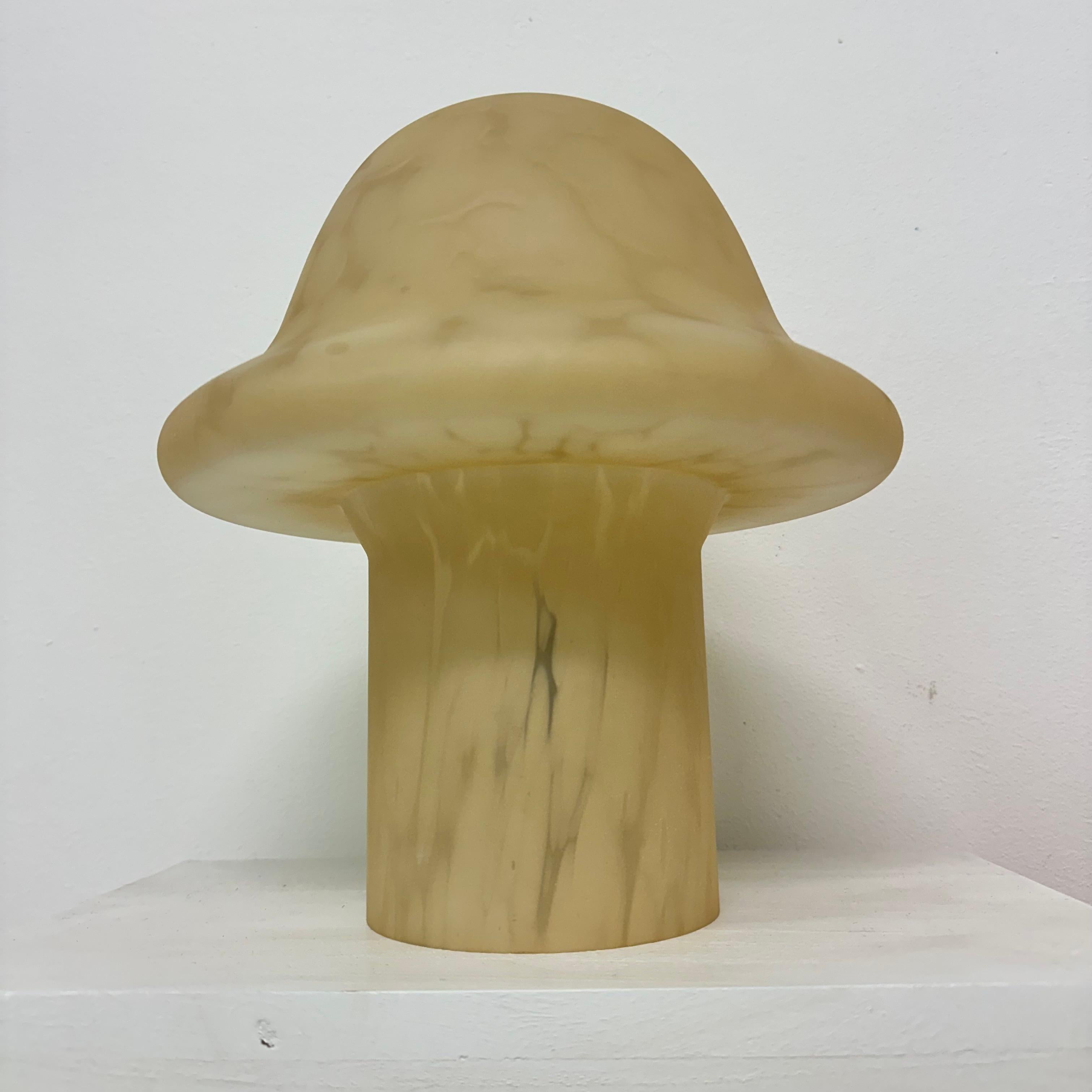 Peil & Putzler Mushroom table lamp , 1970s In Good Condition For Sale In Delft, NL