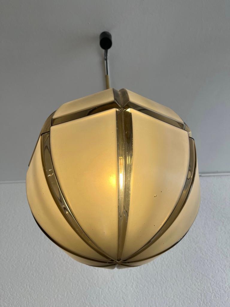 Pendelleuchte aus Messing und Glas von Peill & Putzler, Deutschland, ca. 1960er Jahre im Angebot 2