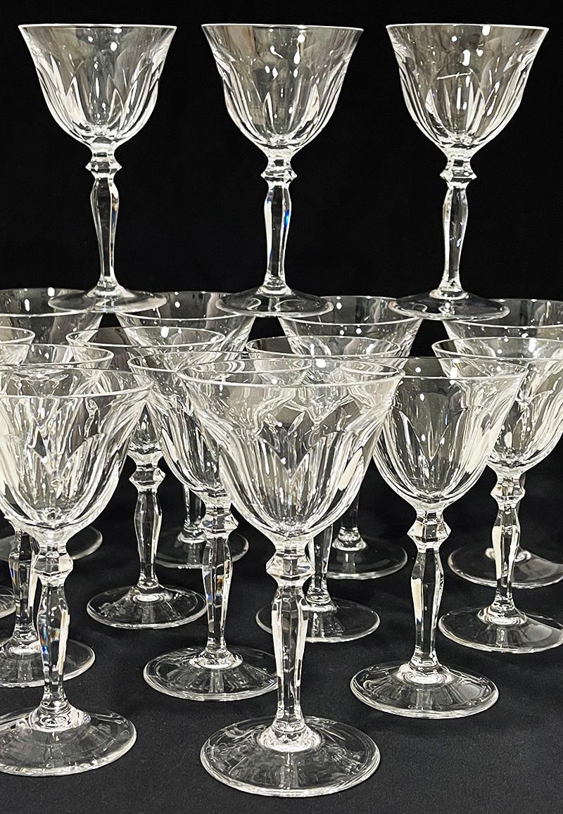 16 piezas de copas de vino de cristal transparente tallado Peill & Putzler, Alemania, años 70 Cristal en venta