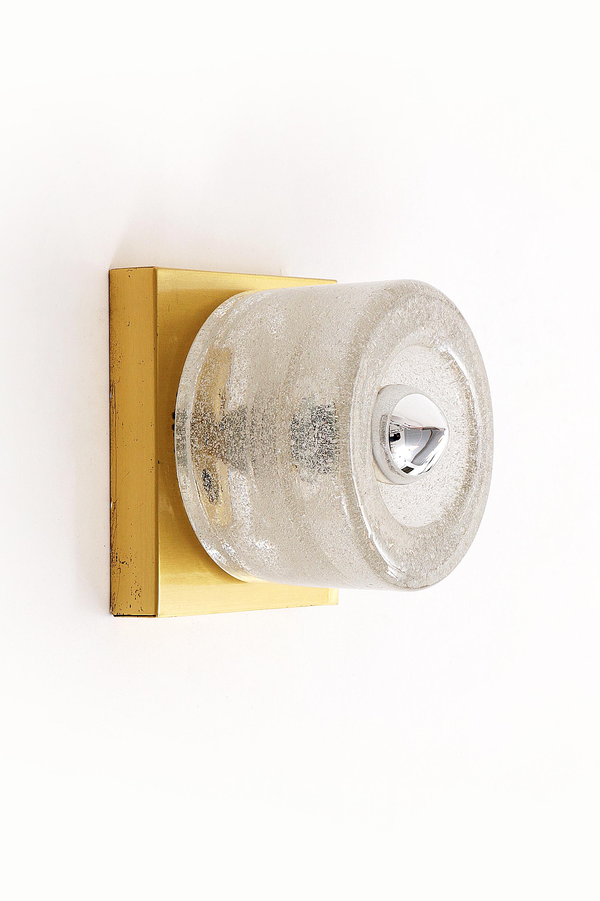 Lampe murale cubique Peill & Putzler en verre glacé - Design d'espace vintage


Découvrez le charme de l'éclairage vintage avec l'applique Cube de Peill & Putzler, une pièce authentique des années 60 et 70. Cette lampe murale attire tous les regards