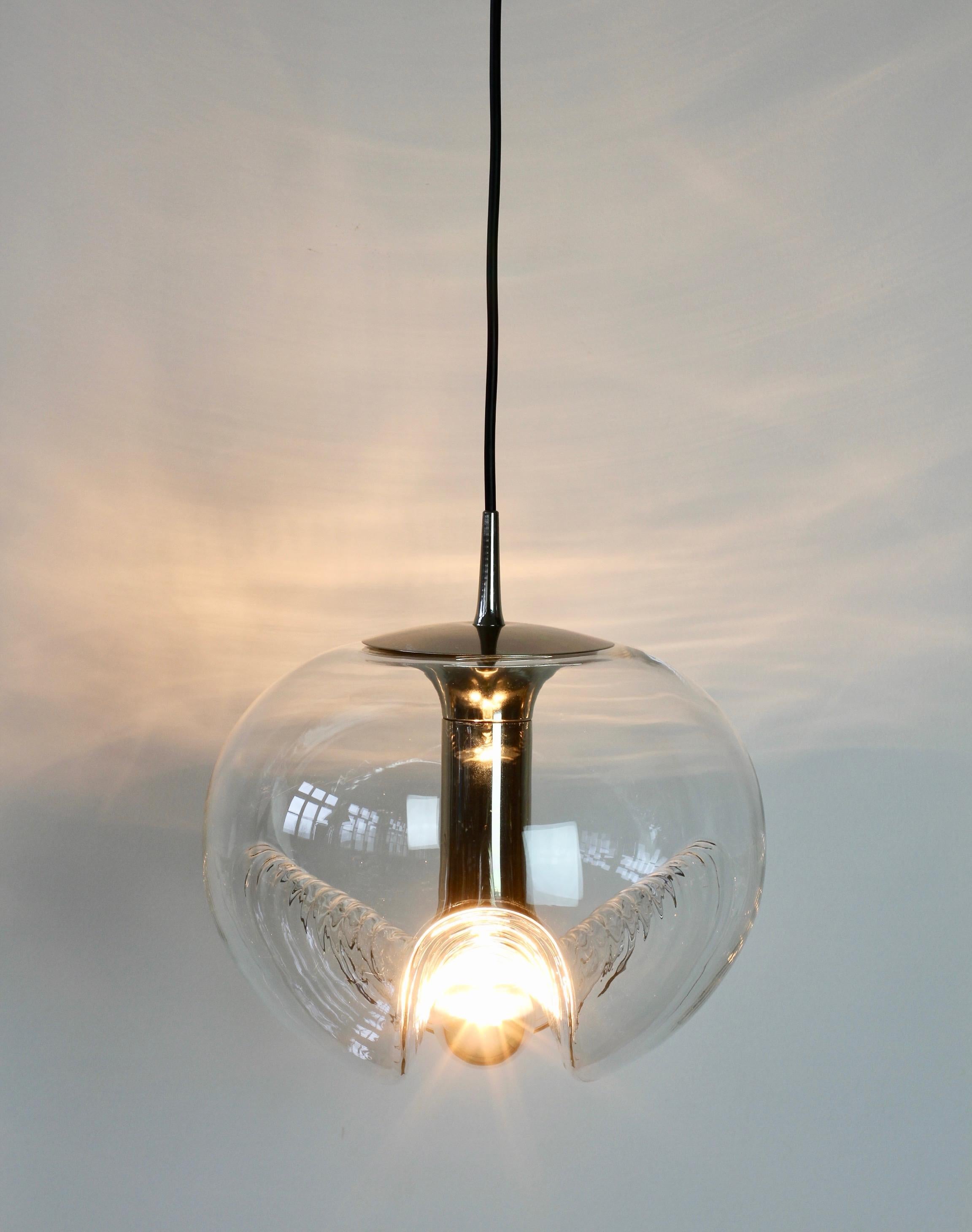 Mid-Century Modern Peill & Putzler Large 1970s Clear Textured Glass Biomorphic Pendant Light For Sale