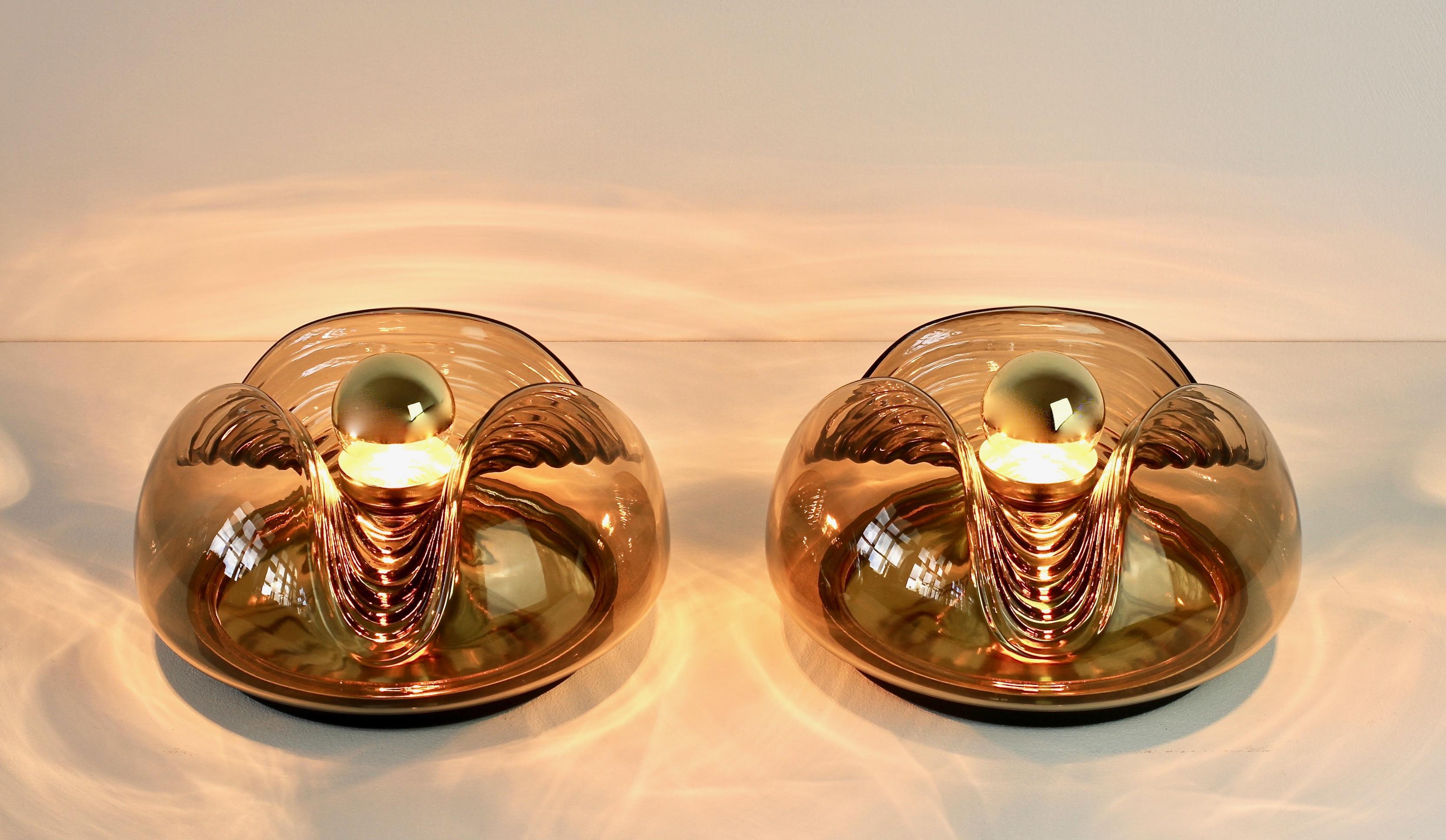 Peill & Putzler Large Pair of 1970s Smoked Glass Biomorphic Wall Light Sconces In Good Condition In Landau an der Isar, Bayern