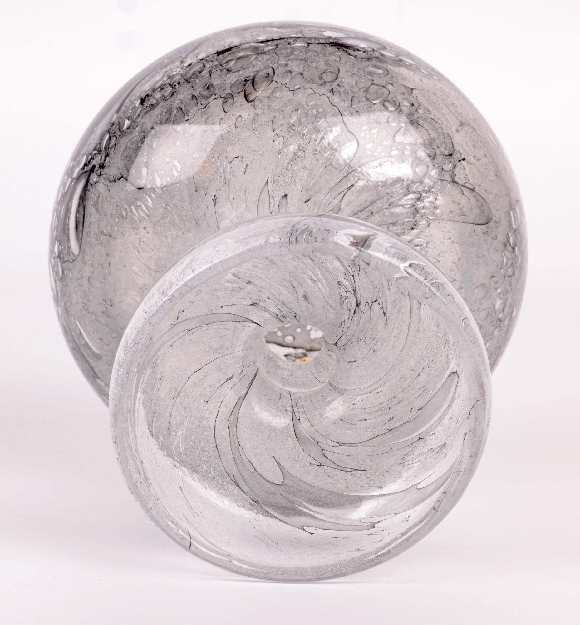 Vase d'acinthe Schleiergraphit Art Glass de Peill & Putzler du milieu du siècle dernier  en vente 4