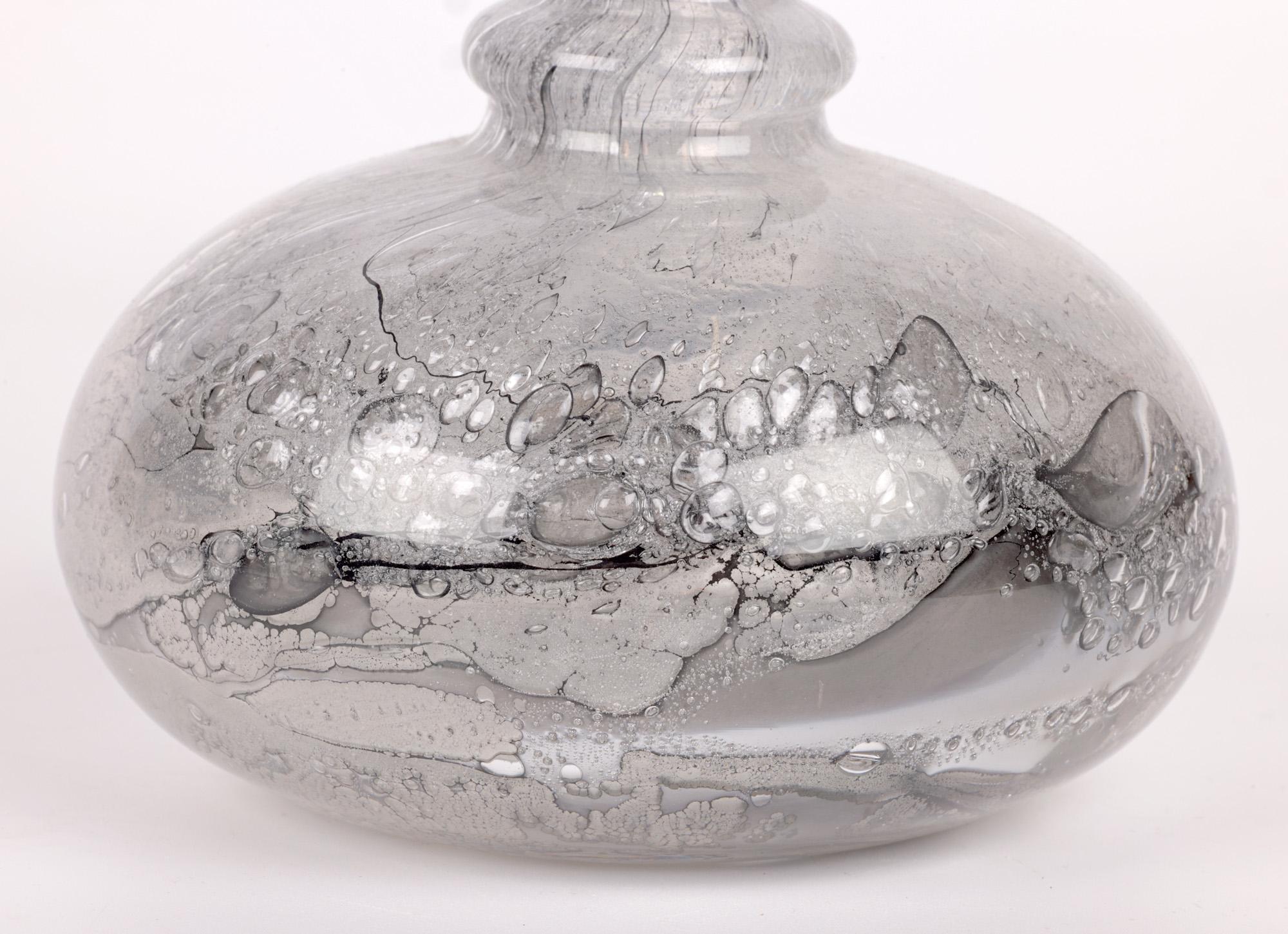 Allemand Vase d'acinthe Schleiergraphit Art Glass de Peill & Putzler du milieu du siècle dernier  en vente