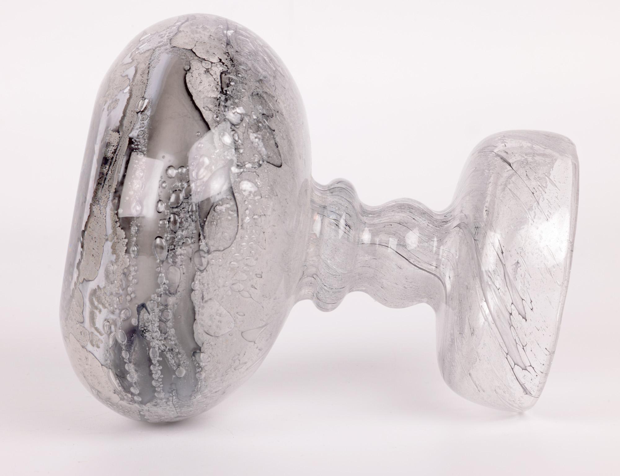 Vase d'acinthe Schleiergraphit Art Glass de Peill & Putzler du milieu du siècle dernier  en vente 1