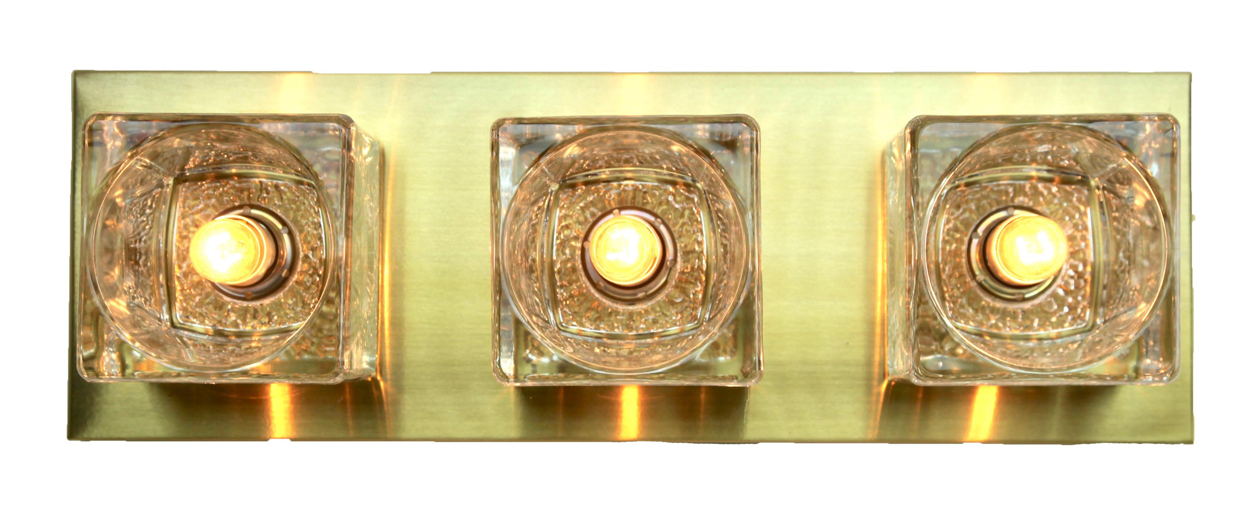 Peill & Putzler, Midcentury Set of 3 Modernist German Glass Cube Wall Sconces In Good Condition For Sale In Verviers, BE