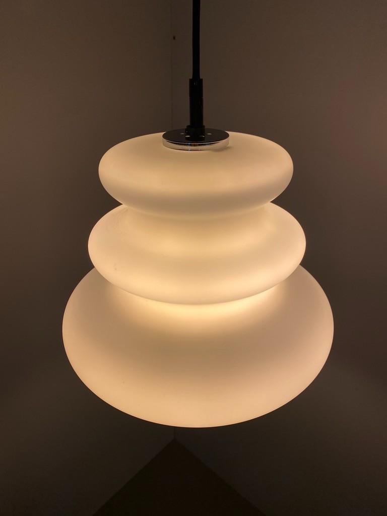 German Peill Putzler opaline hanglamp-1970 For Sale