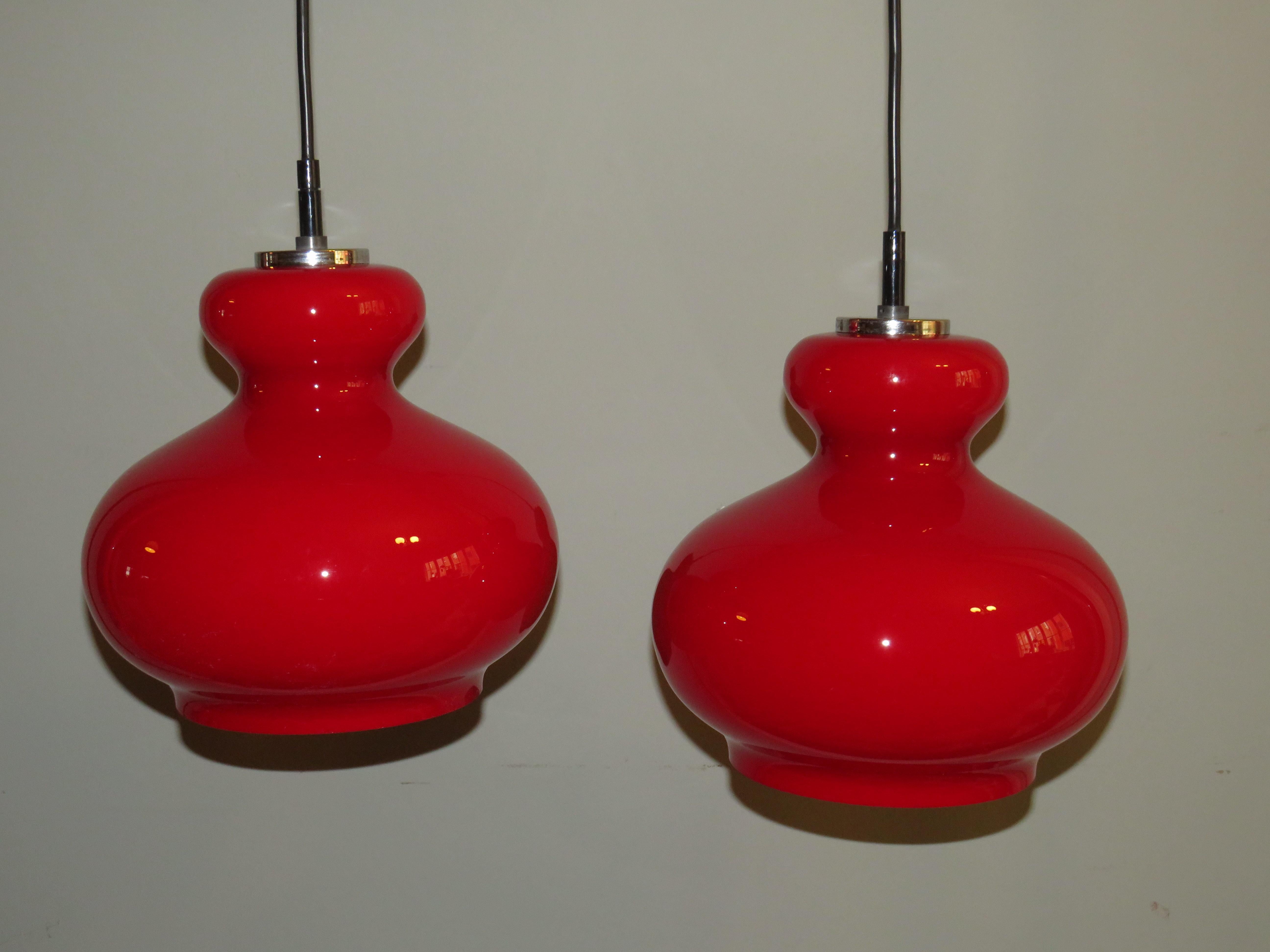 Peill & Putzler Red glass hanging lamp, Germany 1960-1970 In Good Condition For Sale In Herentals, BE