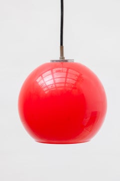 Pendelleuchte aus rotem Opalglas von Peill & Putzler, 1950er Jahre