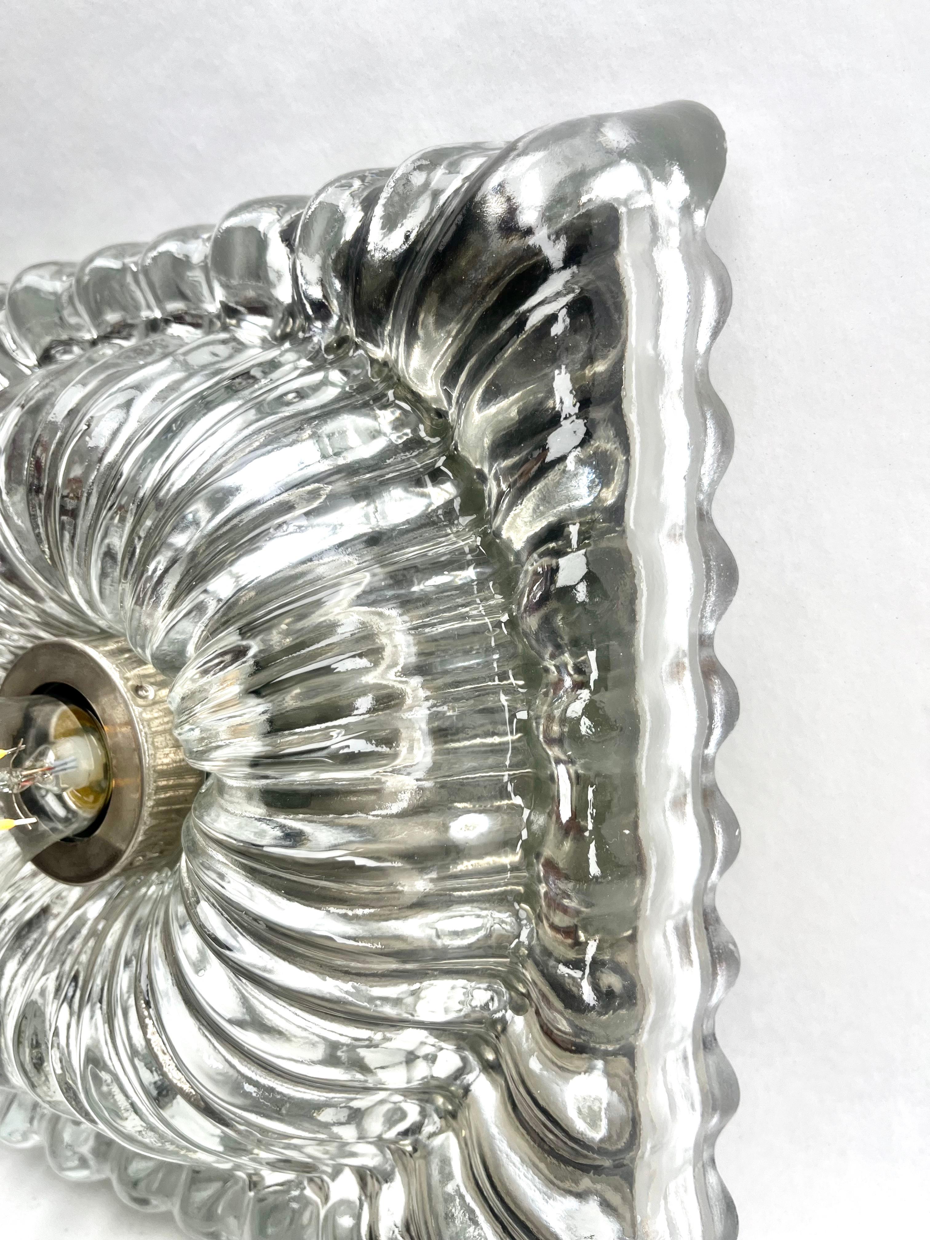 Lámpara Splash de Peill & Putzler, aplique o plafón escultórico tridimensional de mediados de siglo

Esta espectacular y llamativa lámpara escultural 3D de pared (o techo) se diseñó específicamente para su uso con una bombilla de espejo (aún