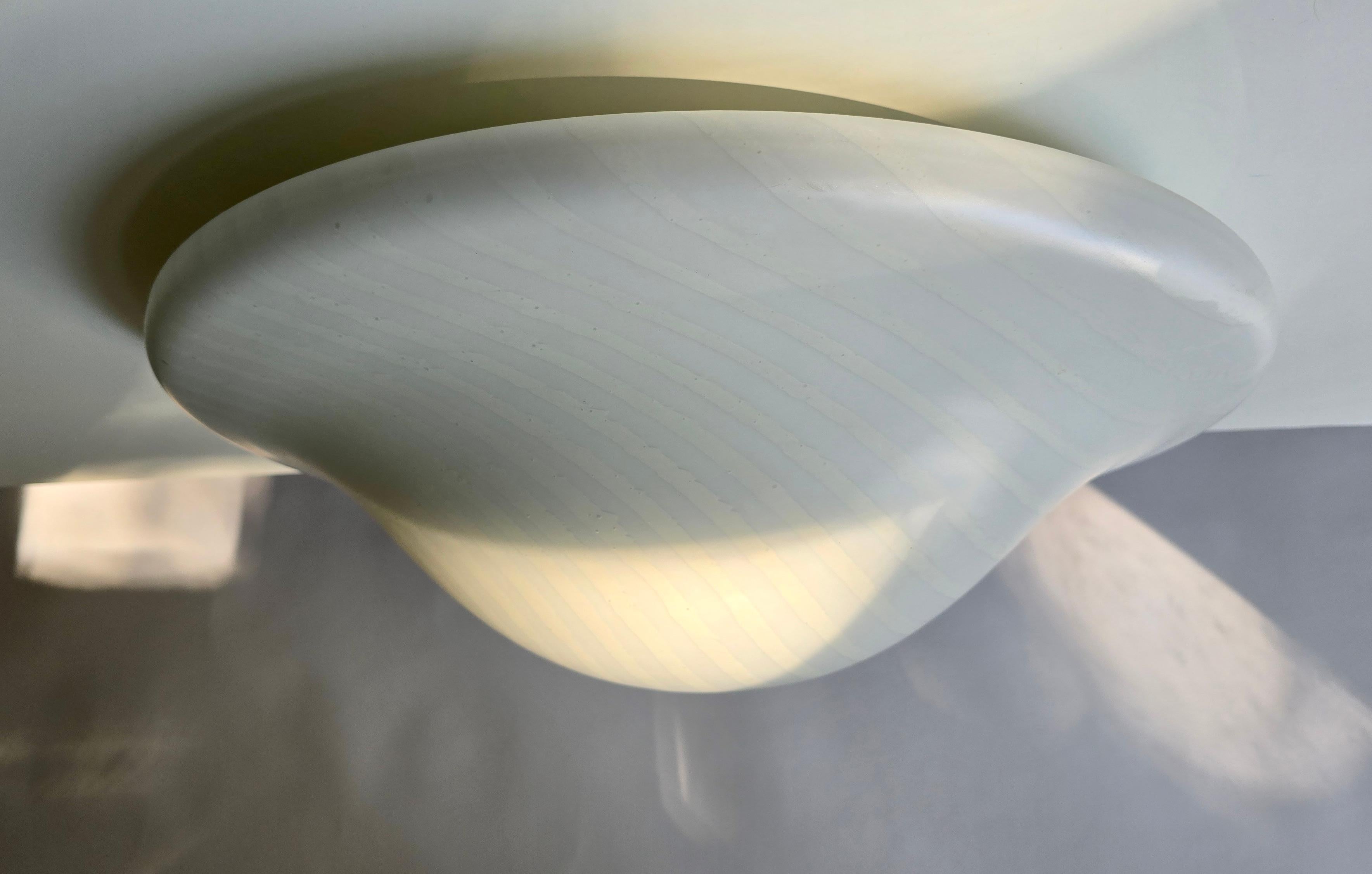 Peill & Putzler Lámpara de techo empotrada de cristal opalino rayado, Alemania, años 70 Alemán en venta