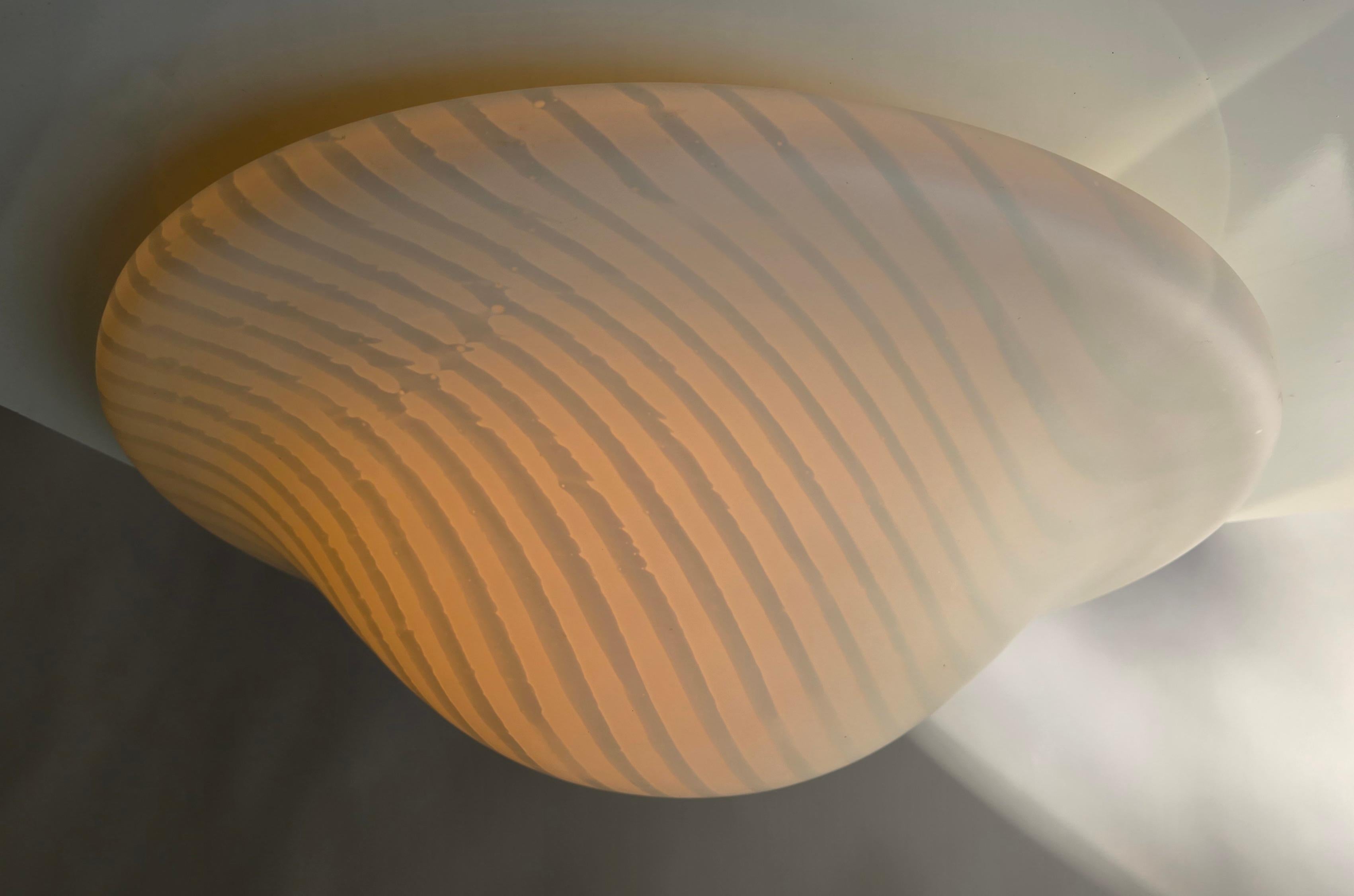 Peill & Putzler Lámpara de techo empotrada de cristal opalino rayado, Alemania, años 70 en Bueno estado para la venta en Antwerp, BE