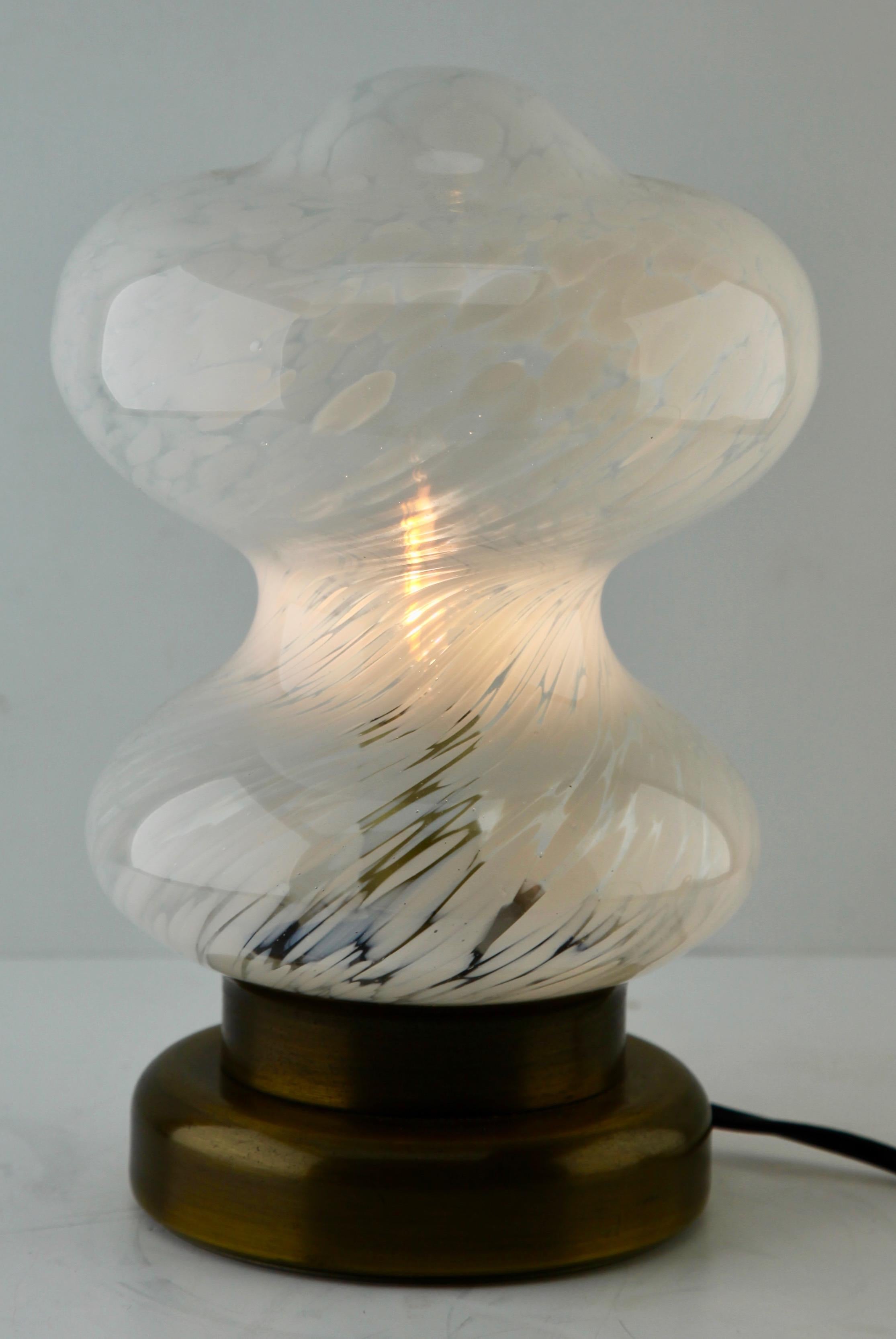 Peill & Putzler White Clouds Glass Table Lamp, 1970s In Good Condition For Sale In Verviers, BE