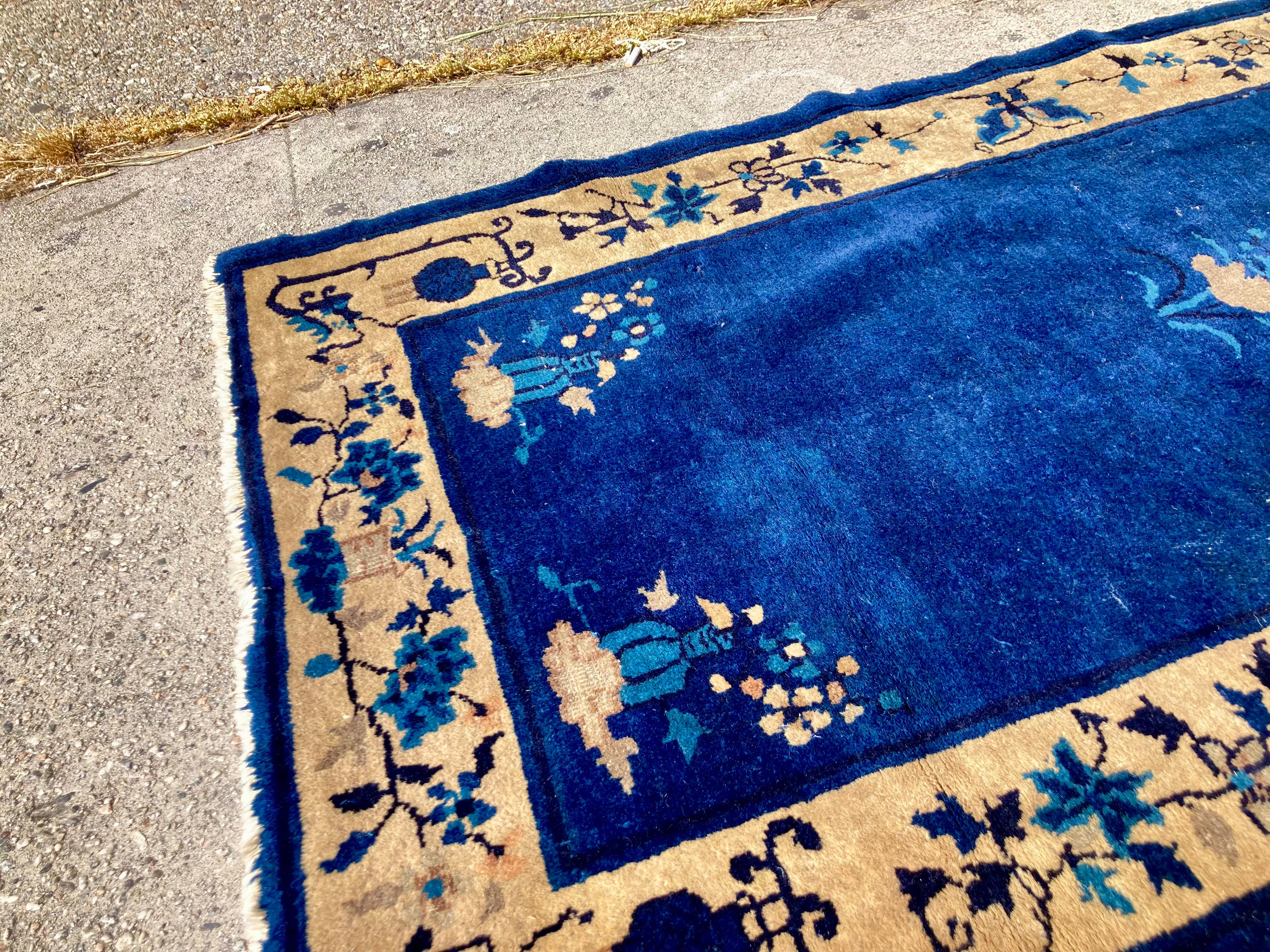Pekinger blauer chinesischer Teppich im Zustand „Gut“ im Angebot in Los Angeles, CA