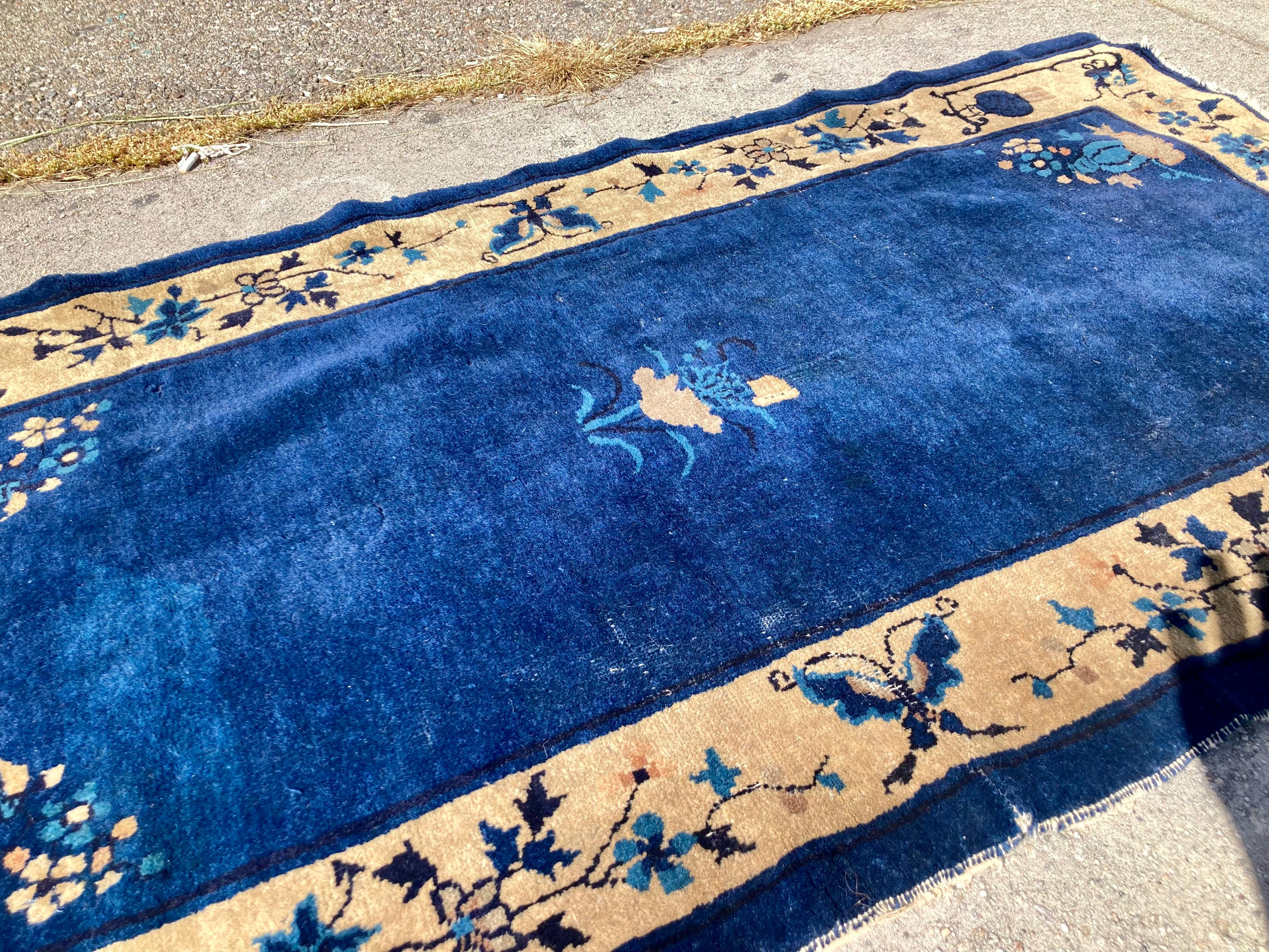 Pekinger blauer chinesischer Teppich (Wolle) im Angebot