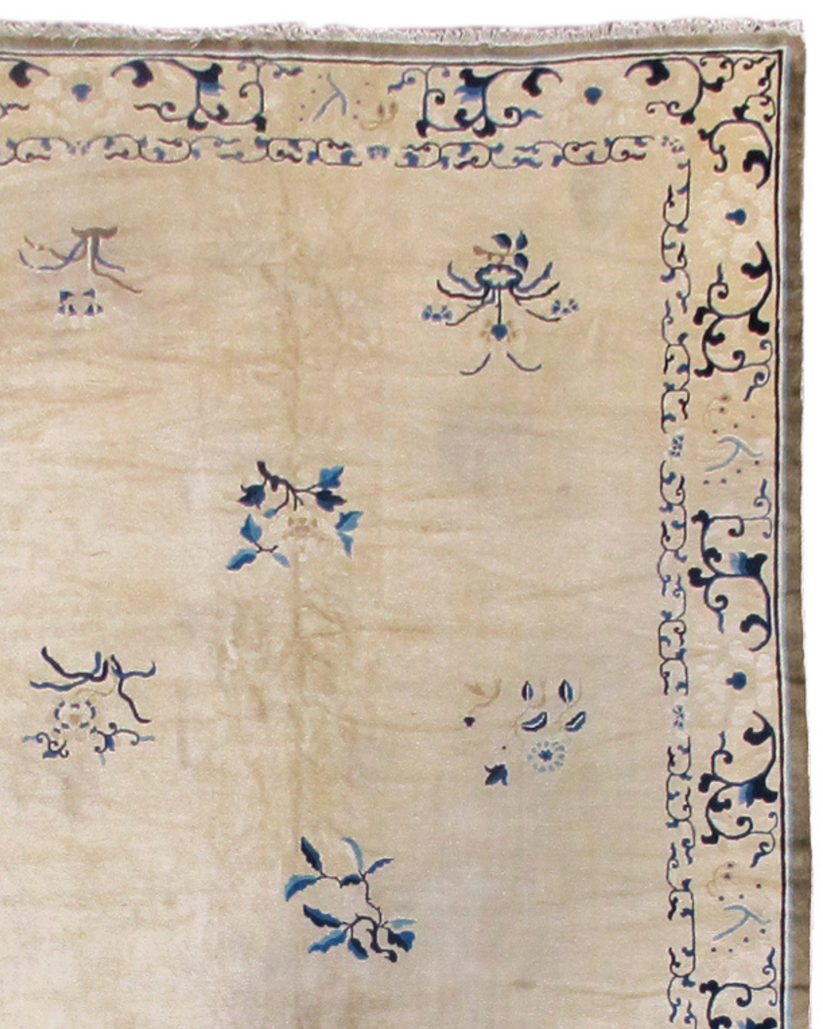 Peking Carpet, Late 19th Century In Good Condition For Sale In San Francisco, CA