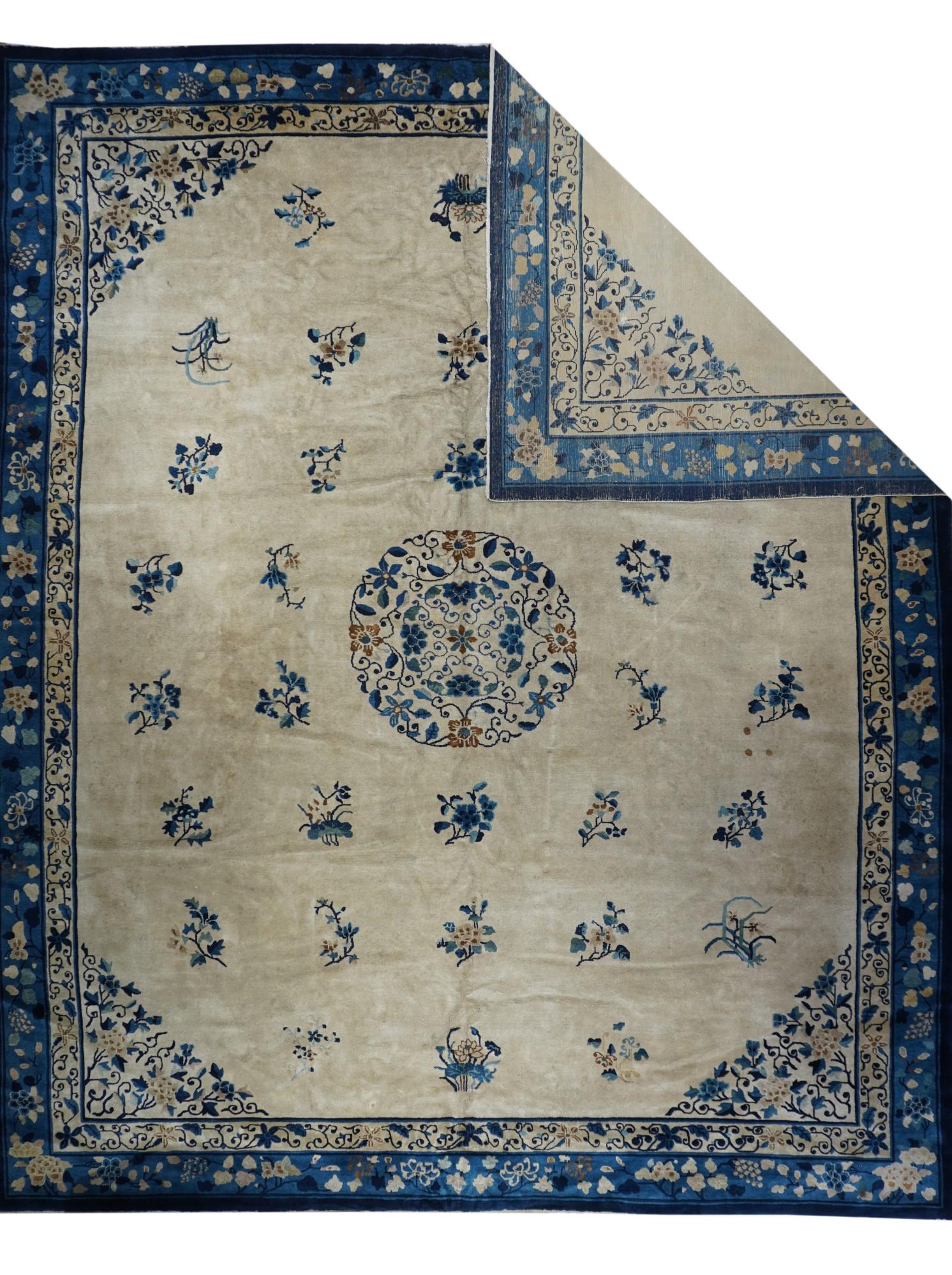 Tapis ancien de Pékin 12'0'' x 14'7''.